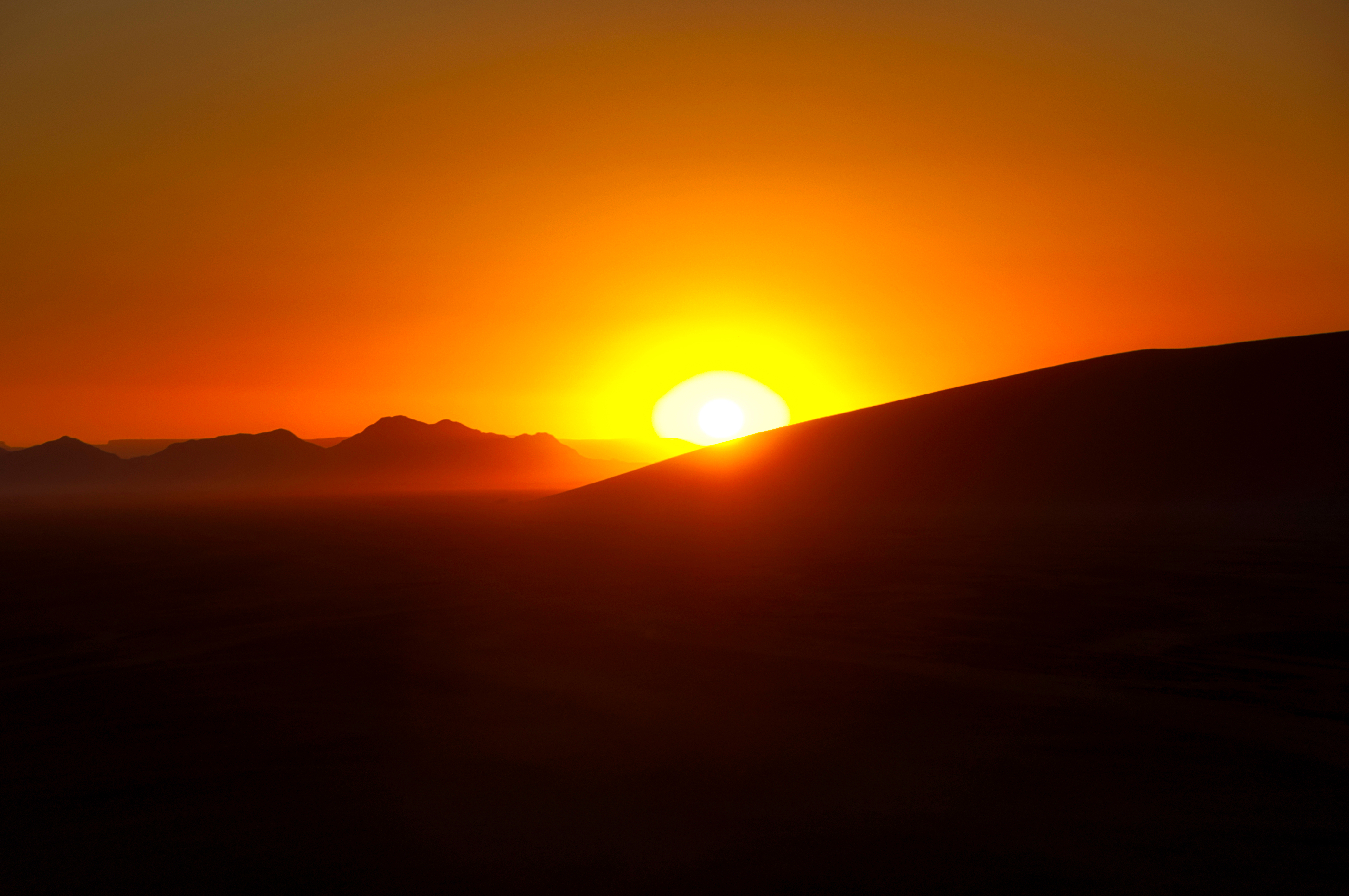 Laden Sie das Dämmerung, Twilight, Sunset, Sun, Dunkel, Mountains-Bild kostenlos auf Ihren PC-Desktop herunter