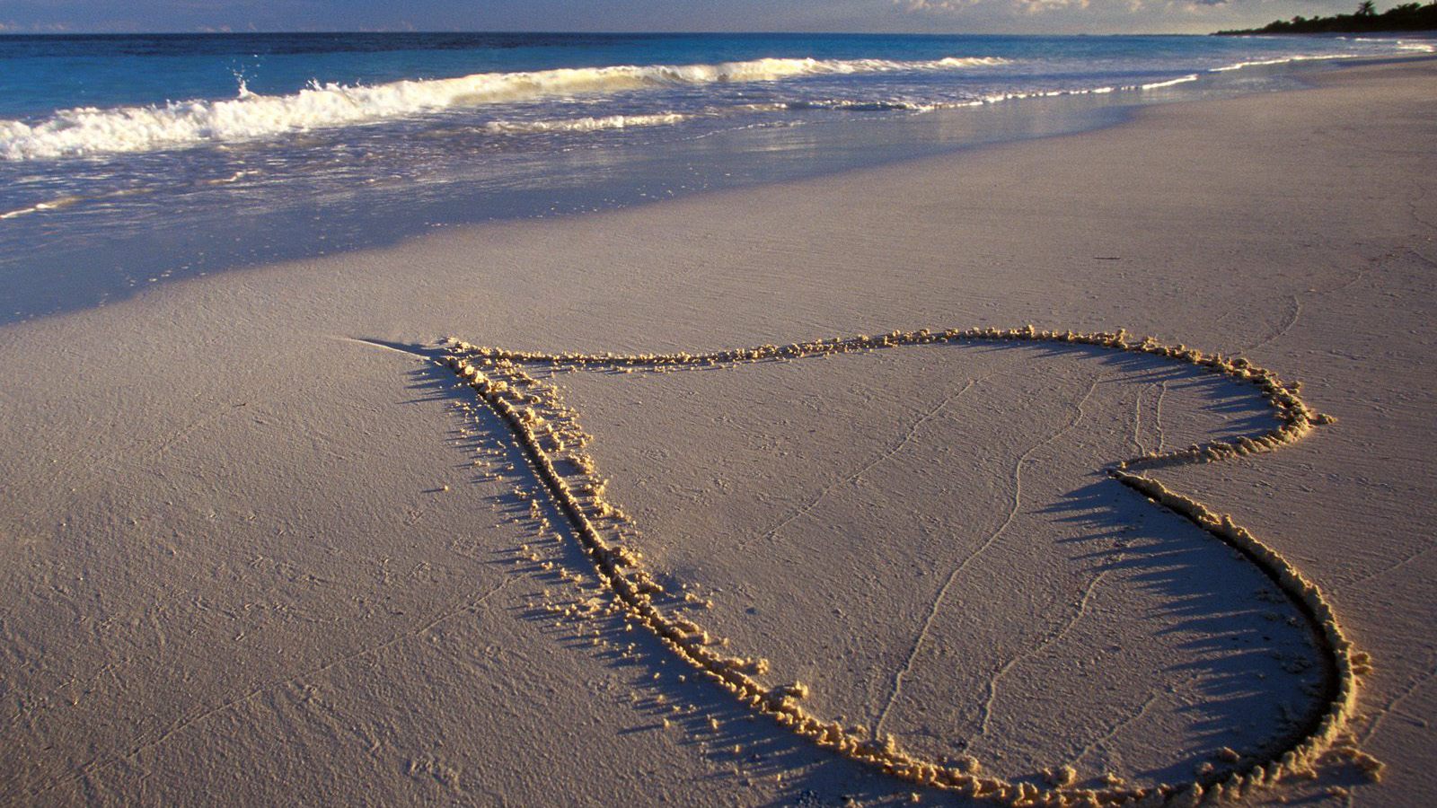 Скачать картинку Пляж, Любовь, Океан, Земля/природа в телефон бесплатно.