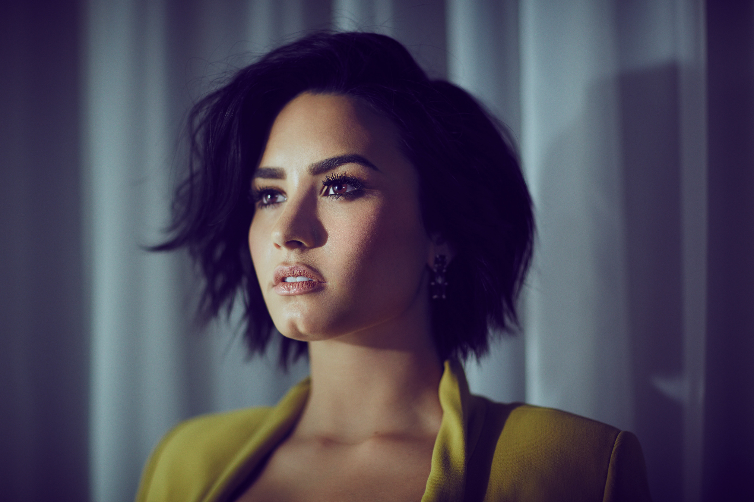 Laden Sie das Musik, Sänger, Gesicht, Brünette, Amerikanisch, Braune Augen, Demi Lovato-Bild kostenlos auf Ihren PC-Desktop herunter