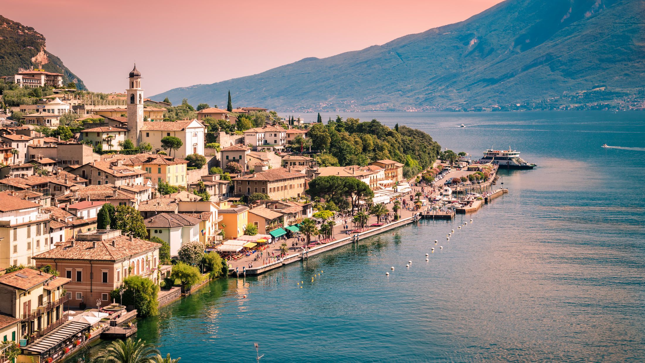 Free download wallpaper Italy, Mountain, Lake, House, Town, Man Made, Towns on your PC desktop