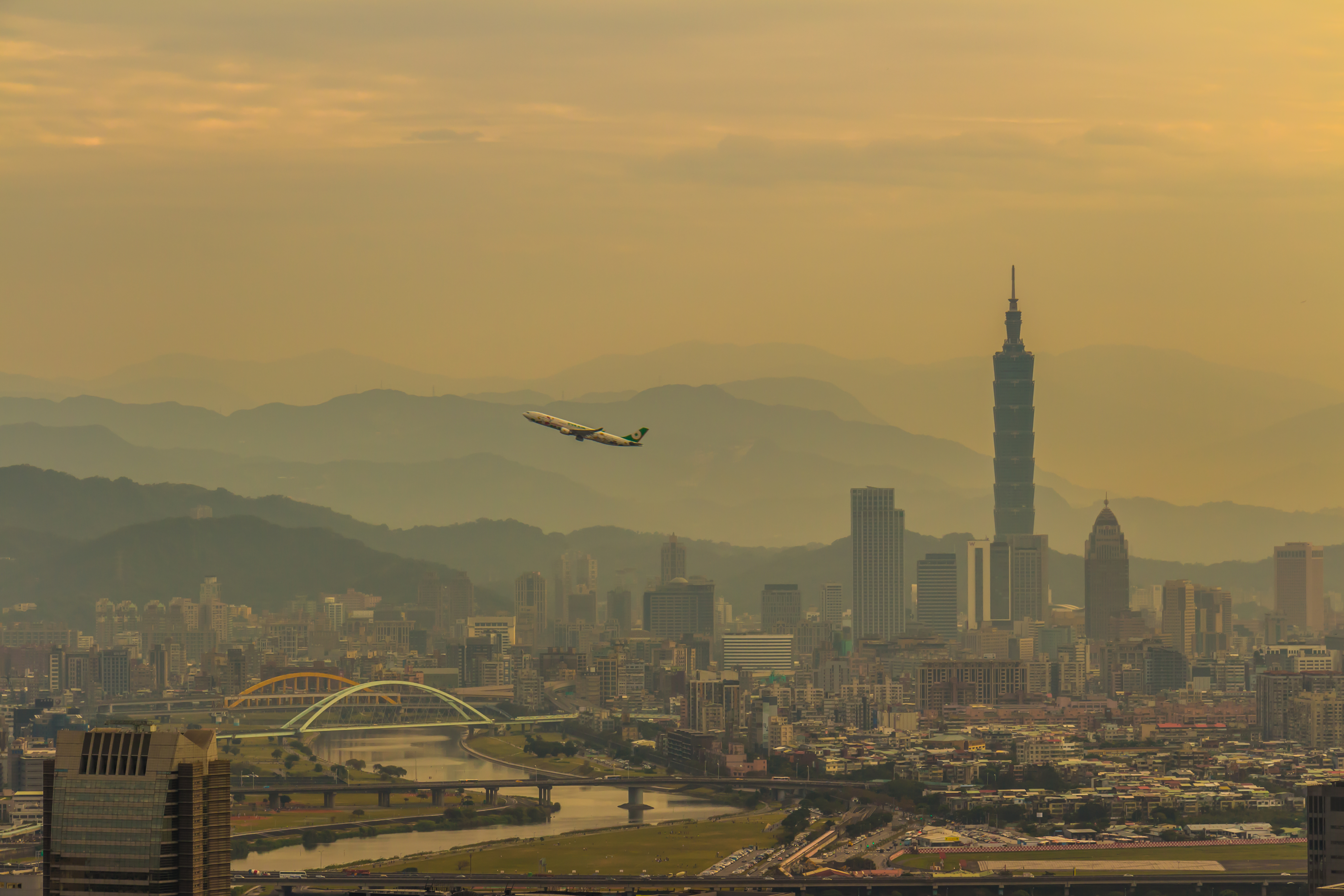 352294壁紙のダウンロードマンメイド, 台北, 飛行機, 山, 台湾, 都市-スクリーンセーバーと写真を無料で