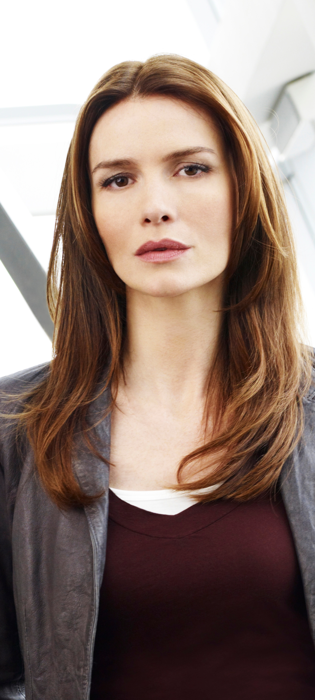 Download mobile wallpaper Redhead, British, Celebrity, Brown Eyes, Actress, Saffron Burrows for free.