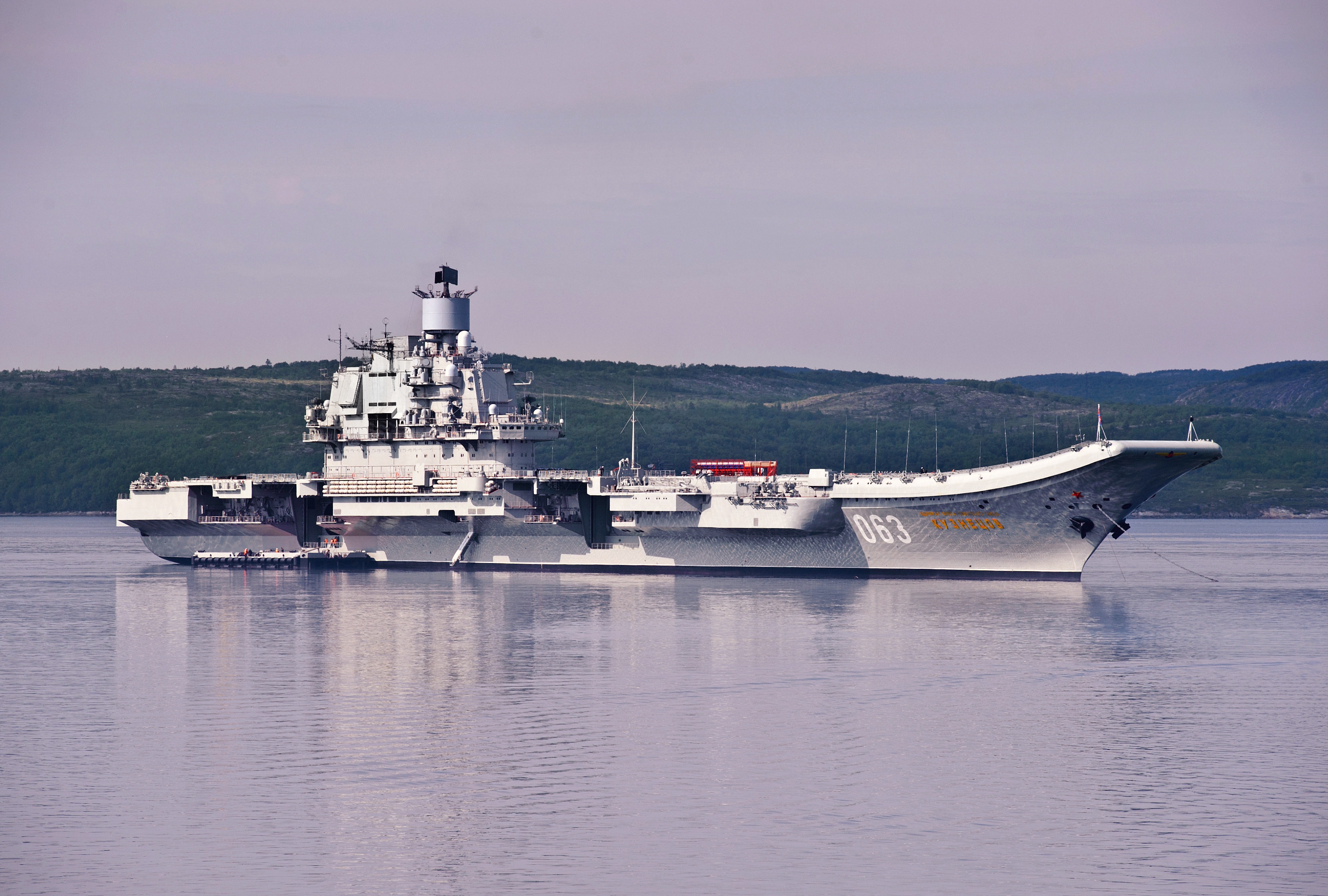 427672 завантажити картинку військовий, російський авіаносець «адмірал кузнєцов», авіаносець, військовий корабель, військові кораблі - шпалери і заставки безкоштовно