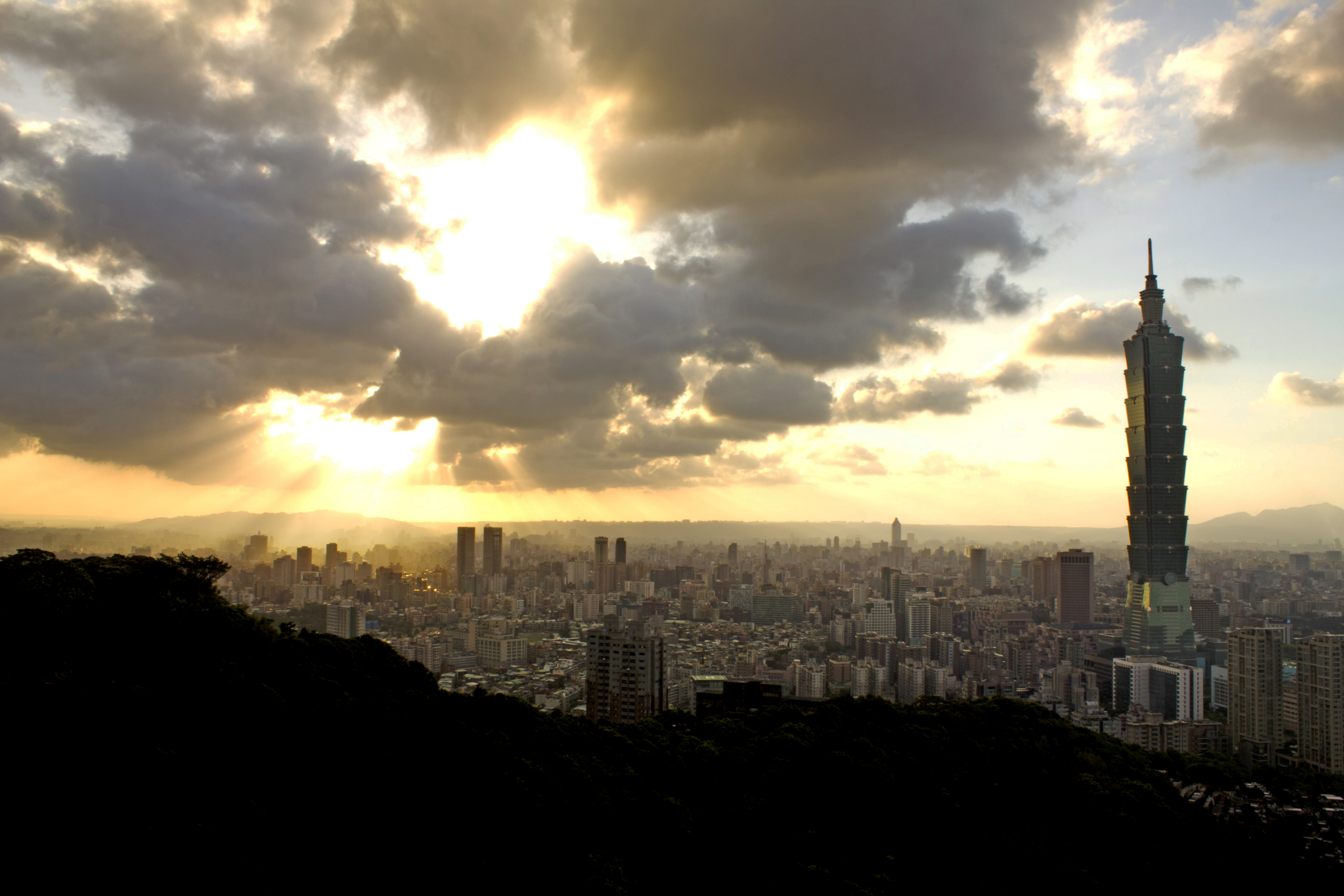 Laden Sie das Städte, Wolke, Taiwan, Taipeh, Himmel, Sonne, Sonnenstrahl, Menschengemacht, Taipe-Bild kostenlos auf Ihren PC-Desktop herunter
