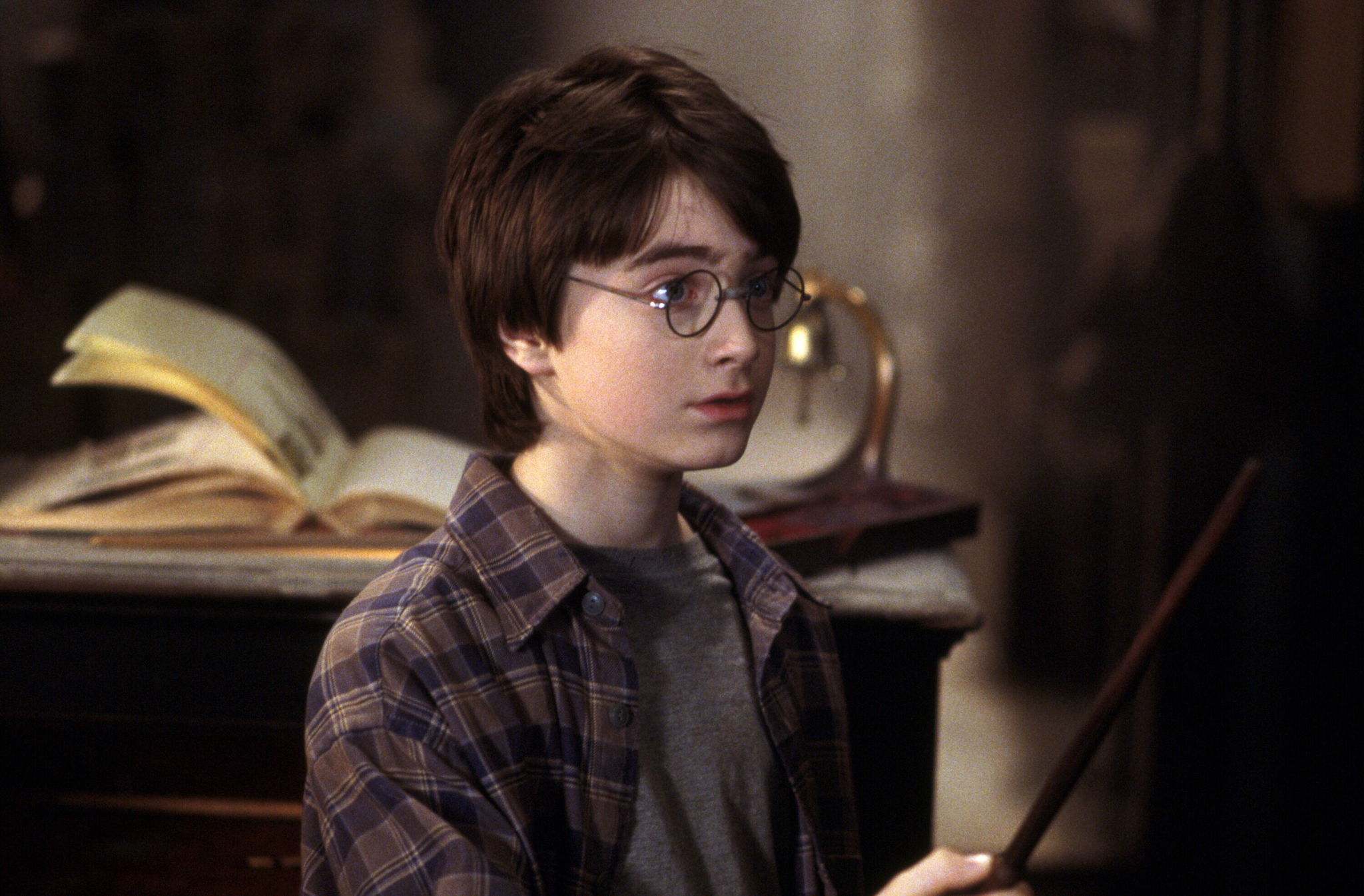 Download mobile wallpaper Harry Potter, Daniel Radcliffe, Movie, Harry Potter And The Philosopher's Stone for free.