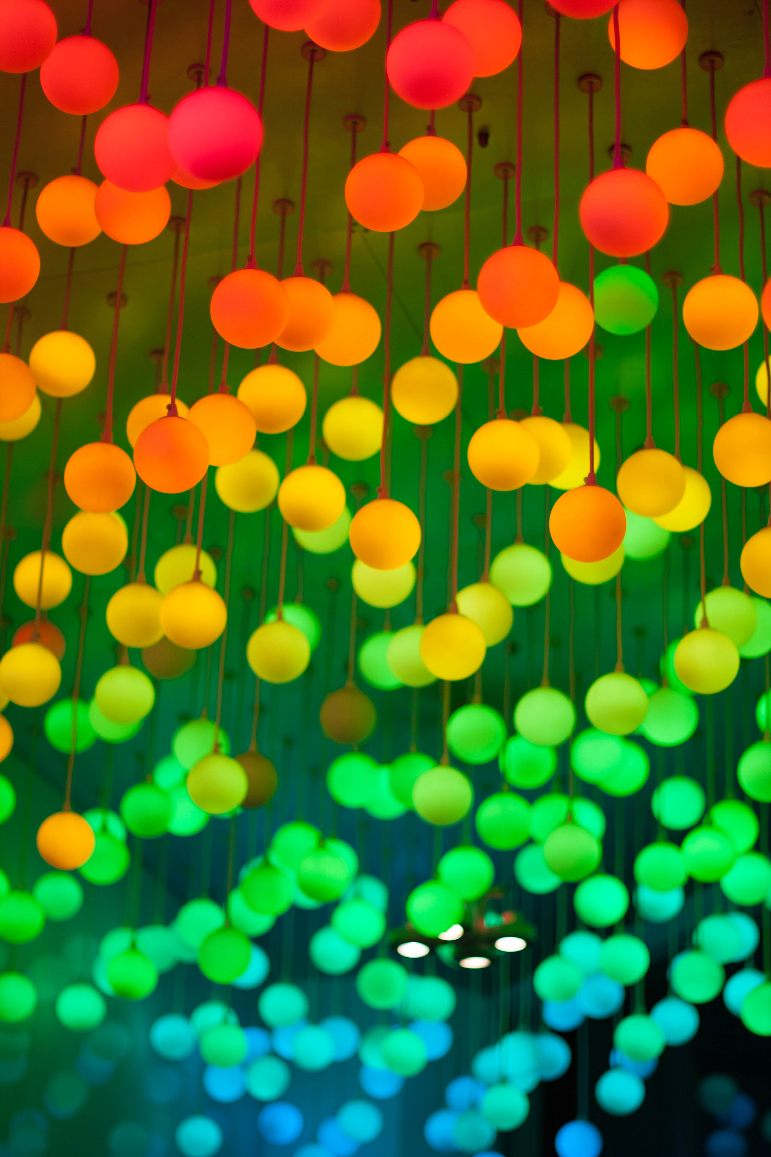 105701 скачать обои шары, яркий, разное, разноцветный, лампы - заставки и картинки бесплатно