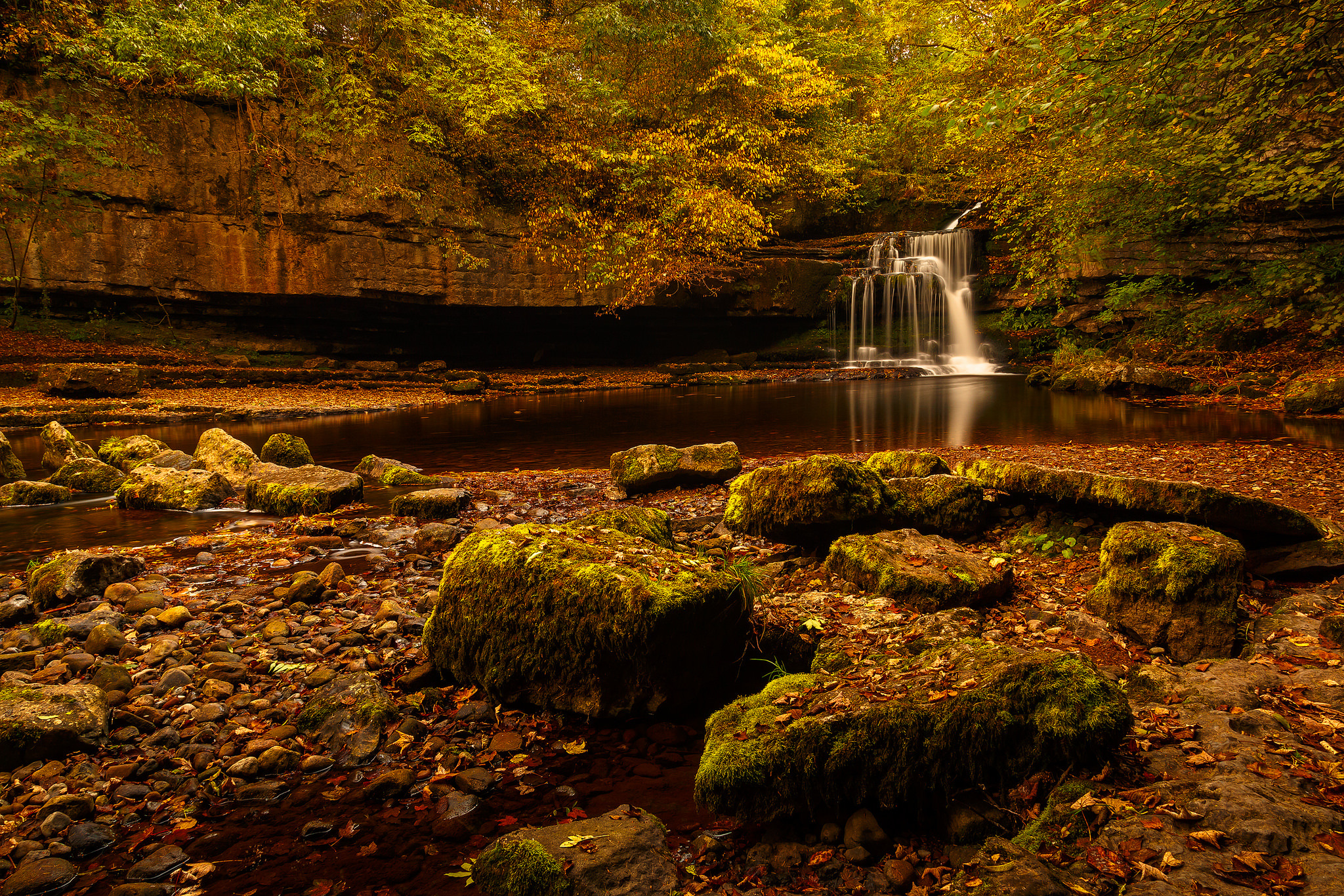 Descarga gratuita de fondo de pantalla para móvil de Naturaleza, Otoño, Cascadas, Lago, Cascada, Tierra/naturaleza.