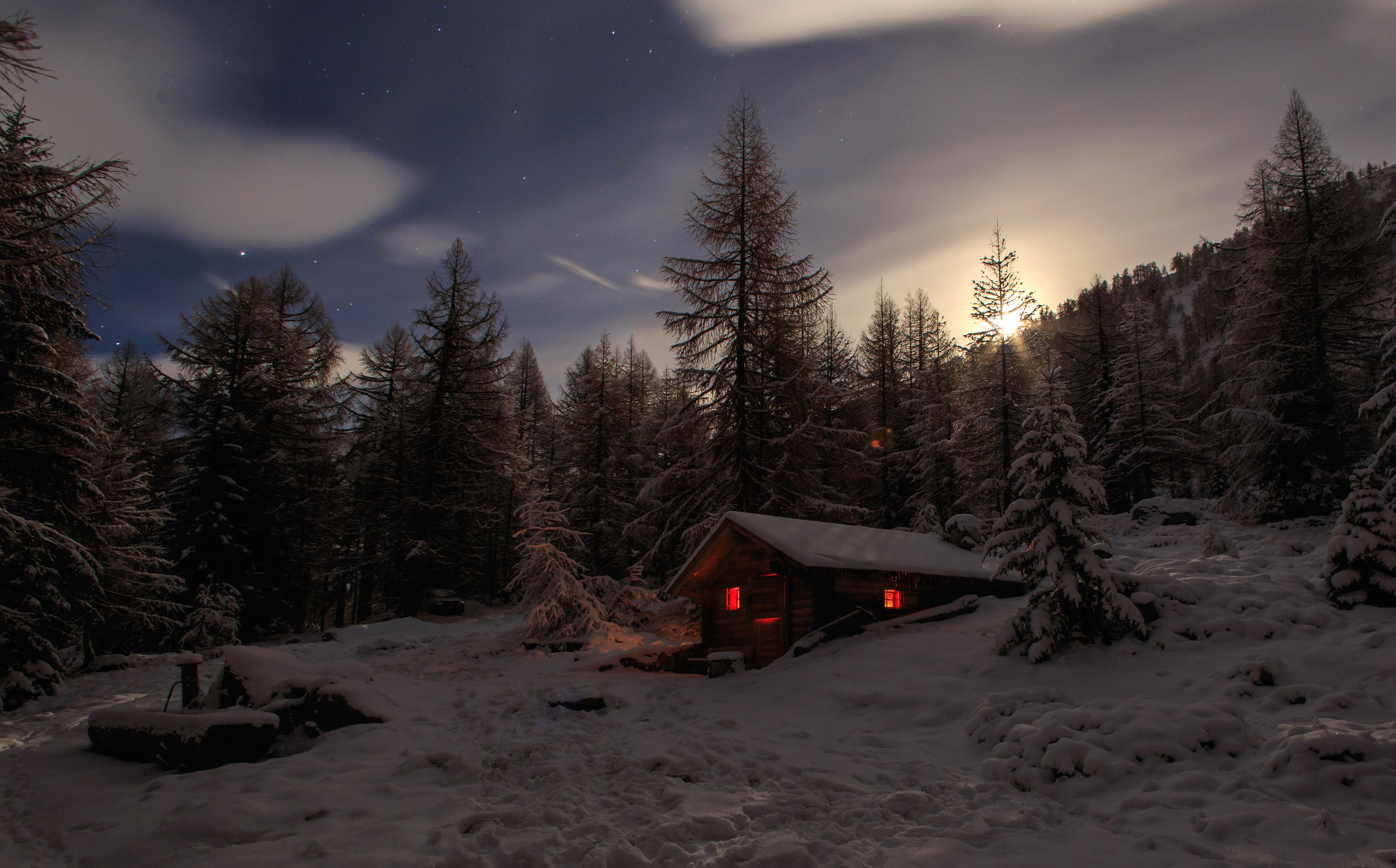 Baixar papel de parede para celular de Inverno, Noite, Neve, Luz, Árvore, Cabana, Fotografia gratuito.