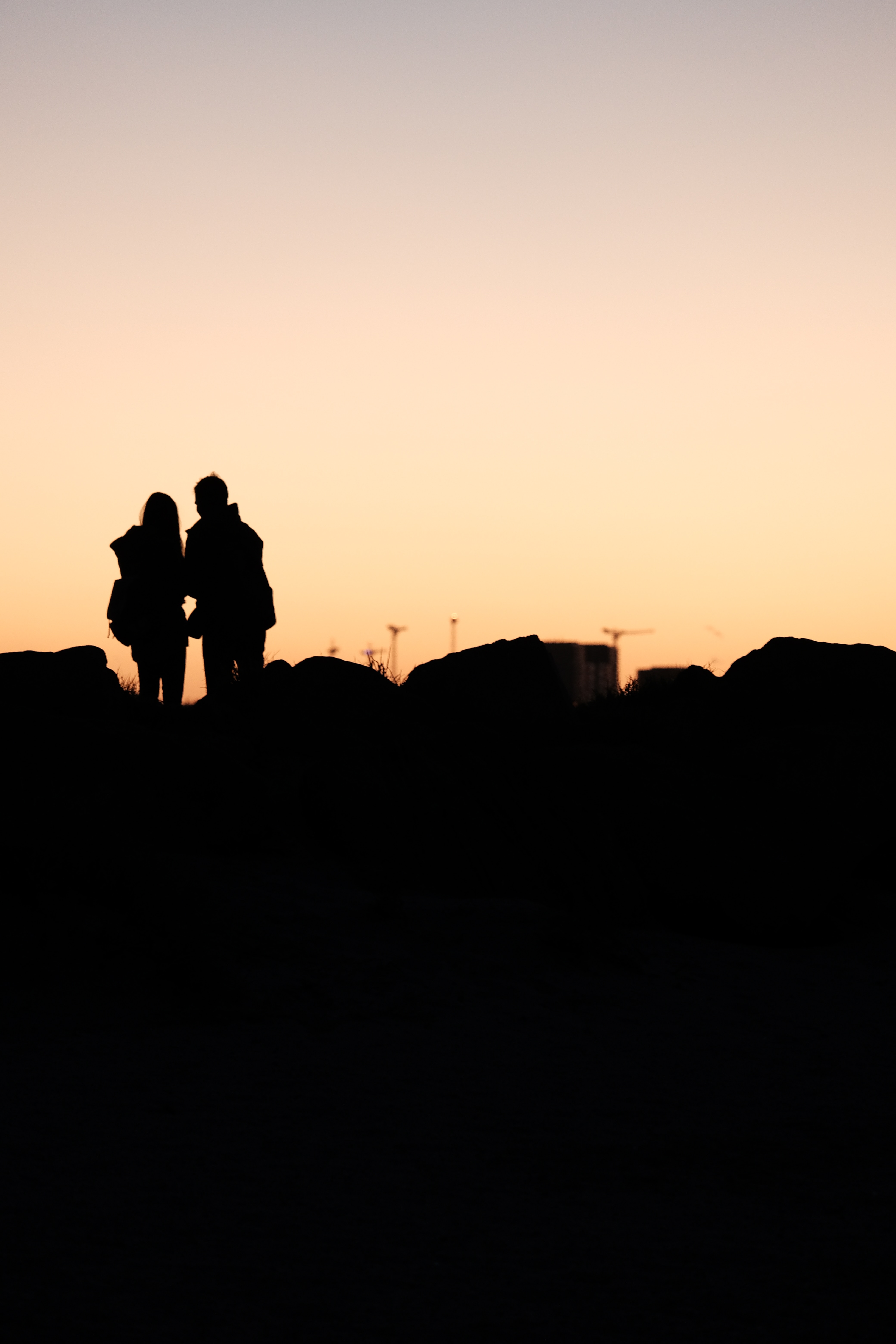 Free download wallpaper Dusk, Outlines, Twilight, Pair, Couple, Silhouettes, Dark on your PC desktop