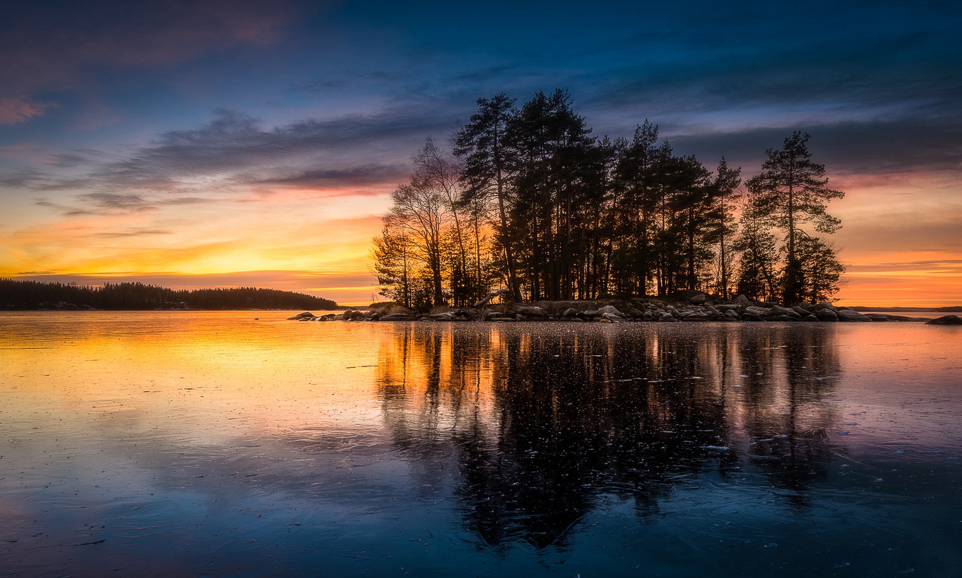 Handy-Wallpaper Natur, See, Sonnenaufgang, Insel, Himmel, Erde/natur, Spiegelung kostenlos herunterladen.