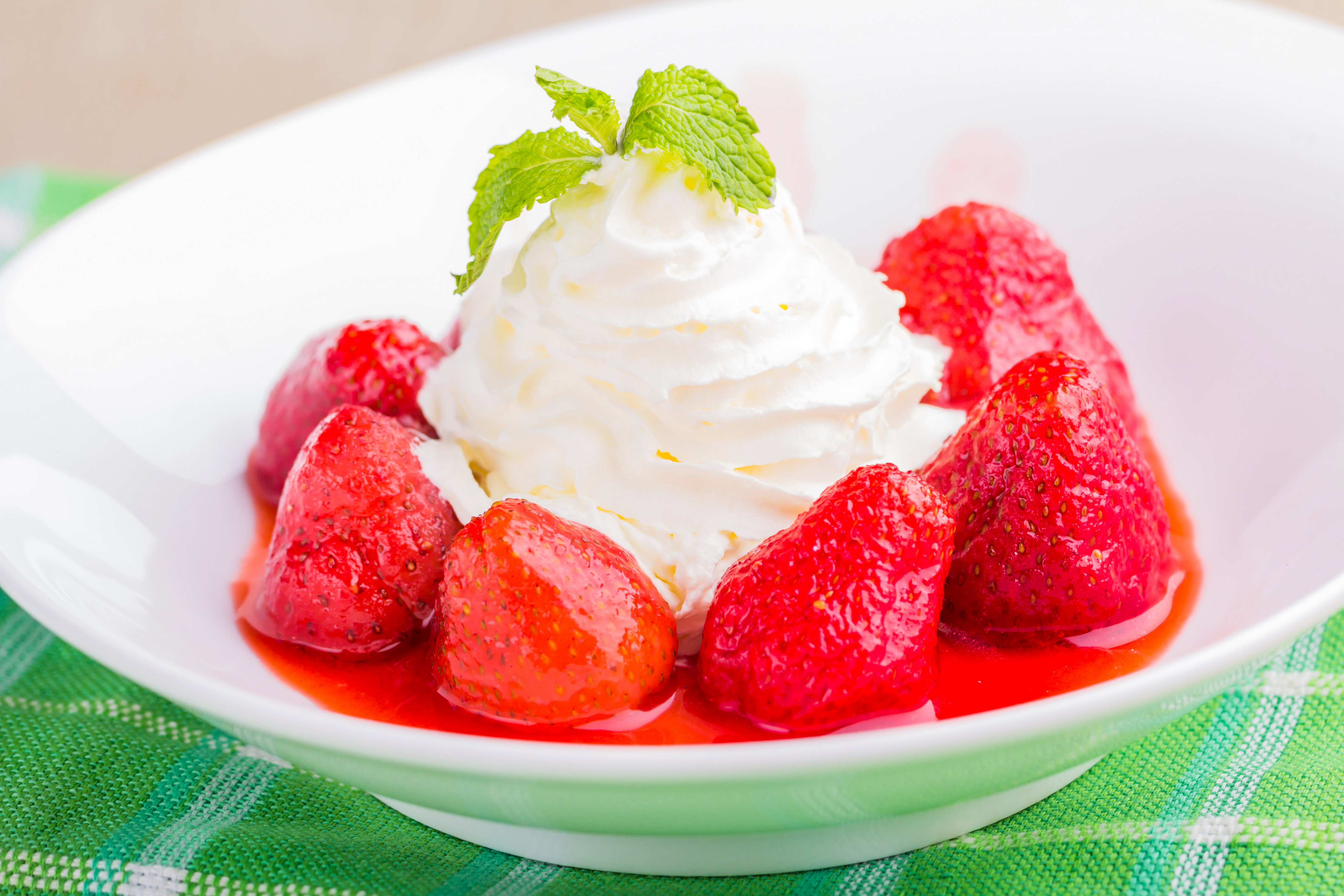 Download mobile wallpaper Food, Strawberry, Dessert, Cream, Berry, Fruit for free.