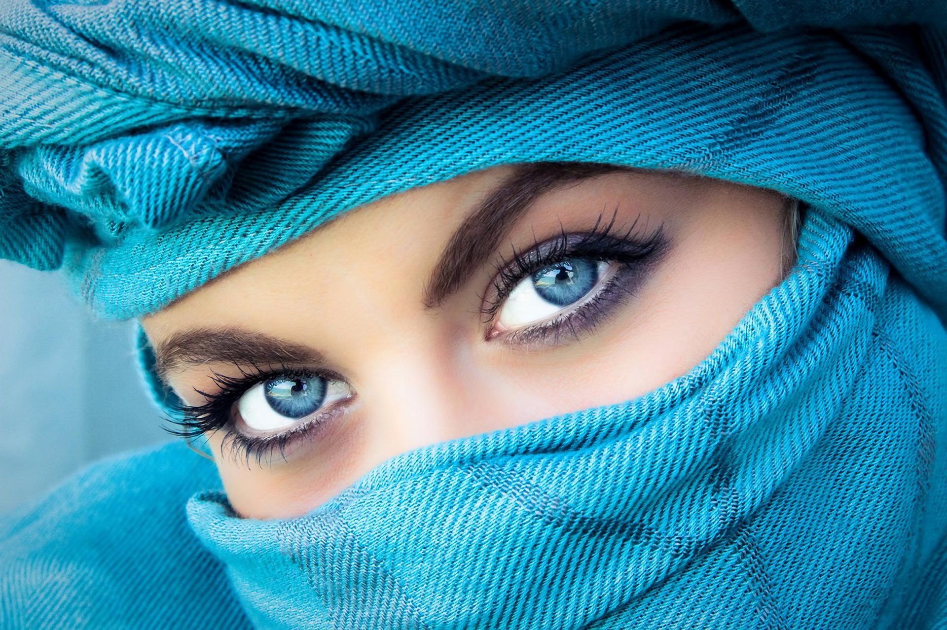 609607 скачать обои глаз, женщины, шарф, голубые глаза - заставки и картинки бесплатно