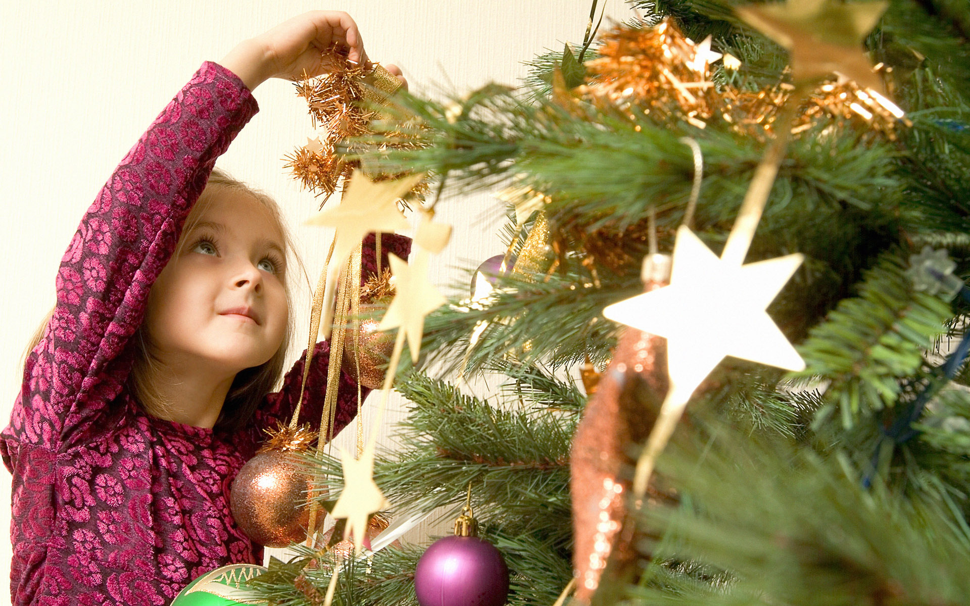 Handy-Wallpaper Feiertage, Weihnachten, Kind, Weihnachtsschmuck kostenlos herunterladen.