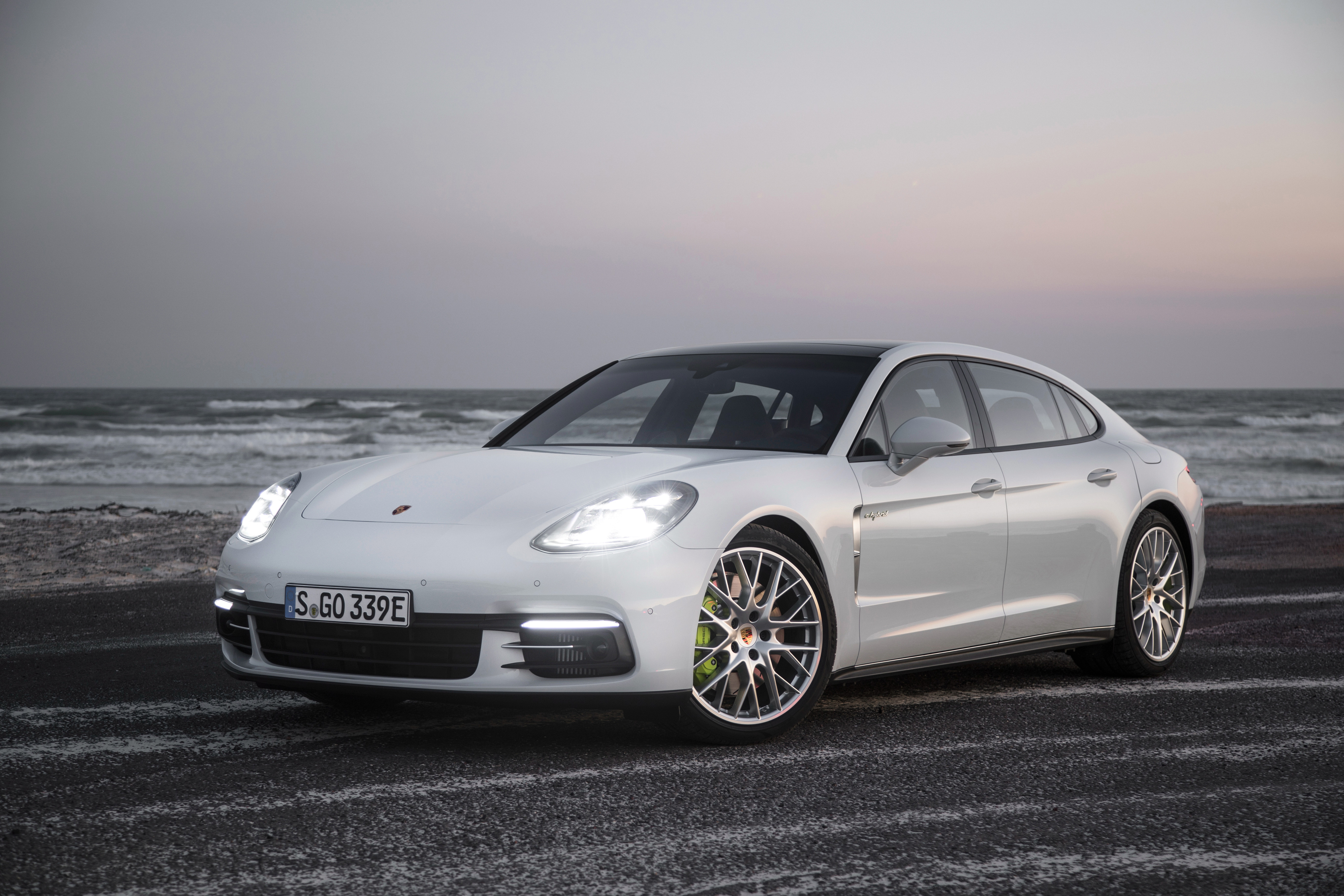 Download mobile wallpaper Porsche, Porsche Panamera, Vehicles for free.