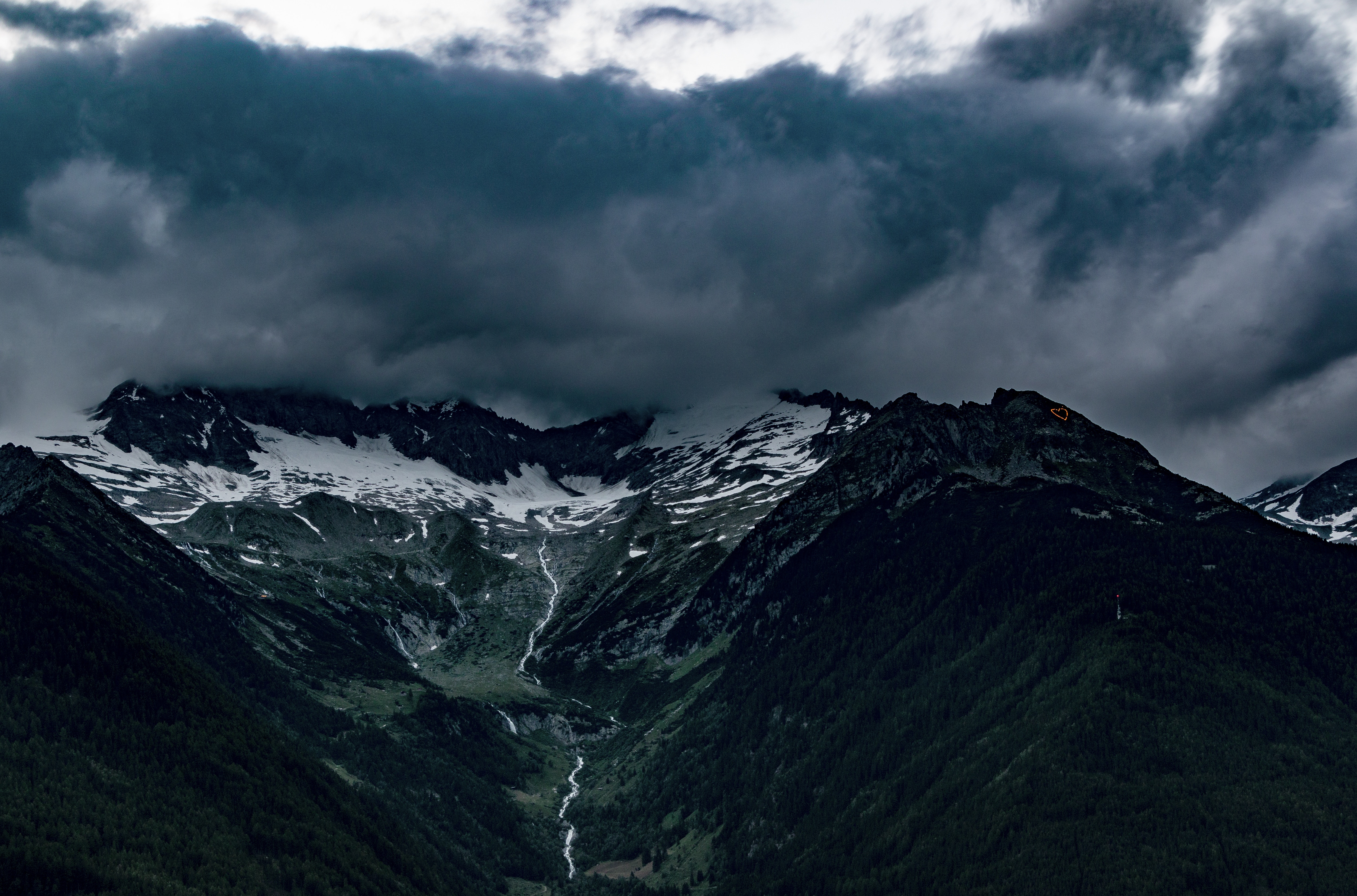 Descarga gratuita de fondo de pantalla para móvil de Montañas, Niebla, Naturaleza, Alpes, Italia.