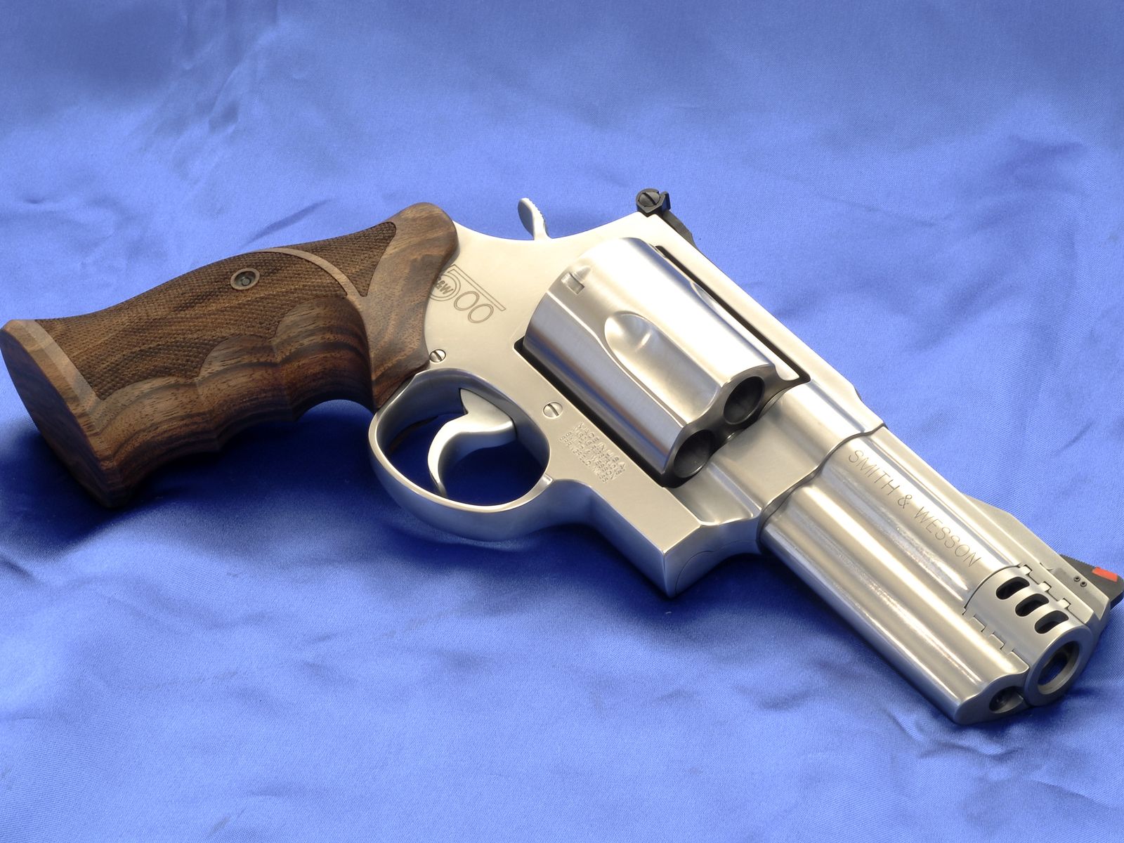195941 скачать обои оружие, смит и вессон револьвер - заставки и картинки бесплатно