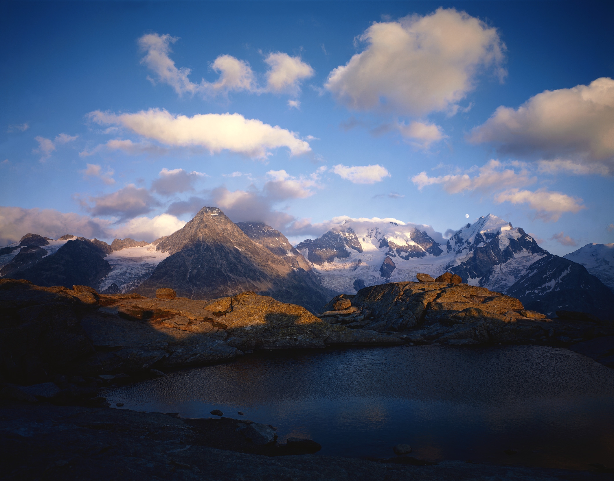 PCデスクトップに山脈, 雲, 湖, 波紋, 影, 雪, 自然画像を無料でダウンロード