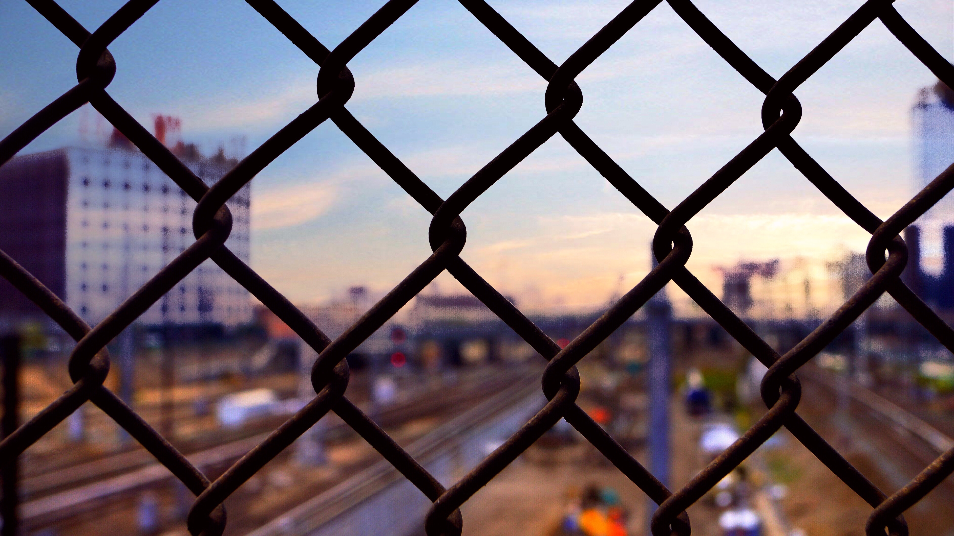 Download mobile wallpaper Enclosure, Fencing, Fence, Grid, Miscellaneous, Smooth, Miscellanea, Blur for free.