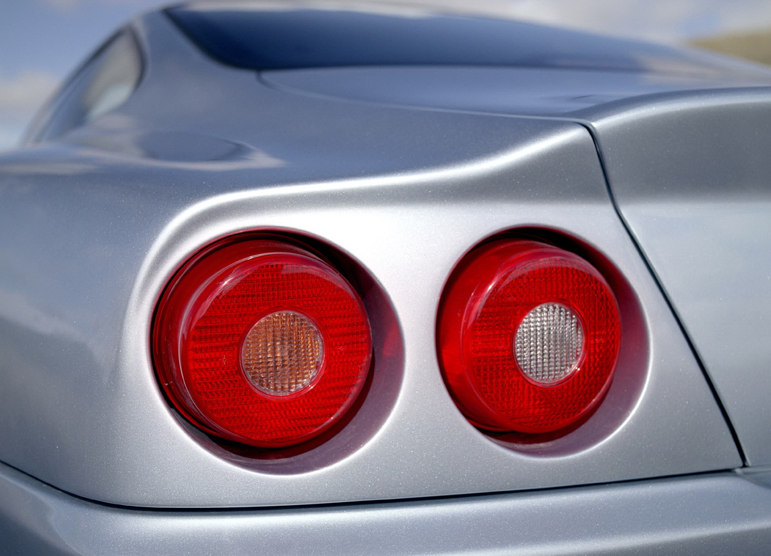 Популярні заставки і фони Ferrari 575M Maranello на комп'ютер