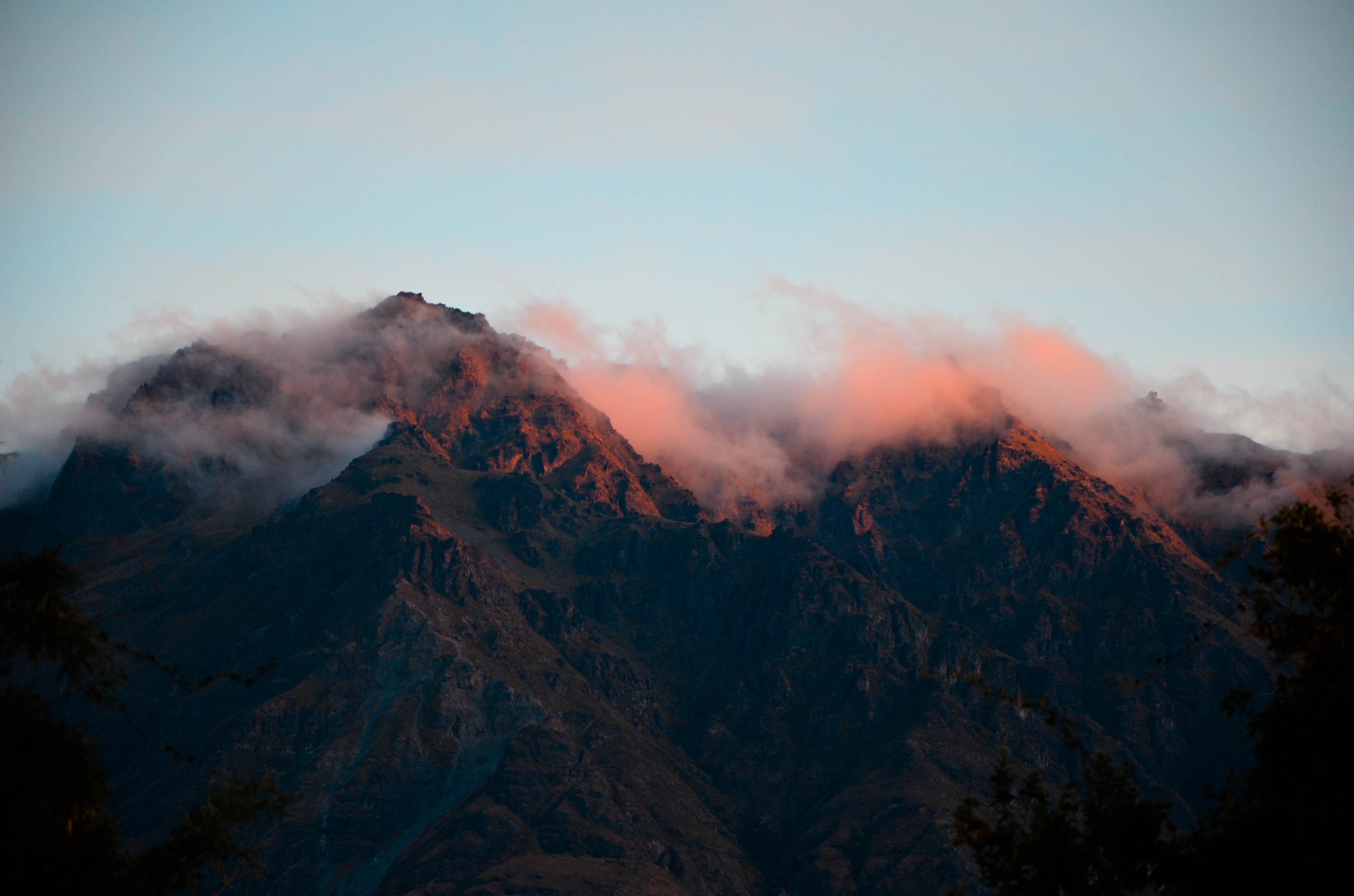 Descarga gratuita de fondo de pantalla para móvil de Naturaleza, Niebla, Cielo, Montañas.