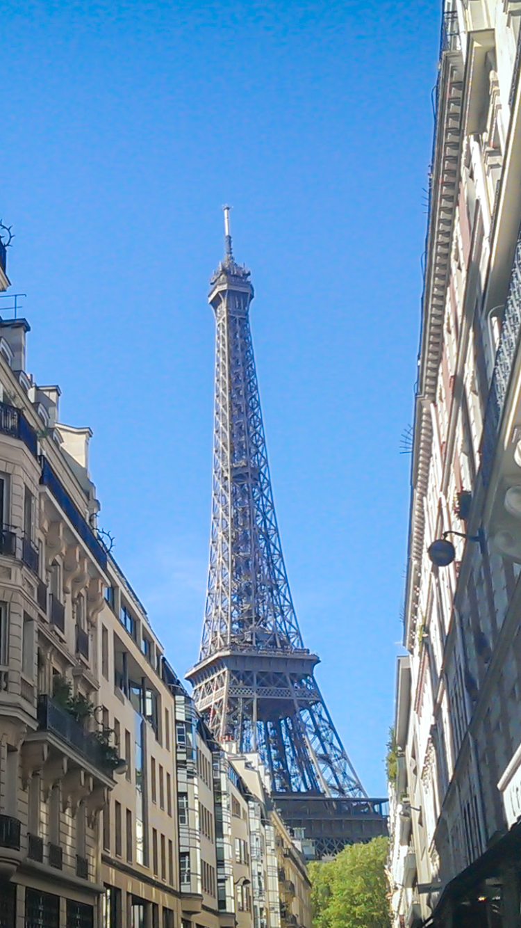 Скачать картинку Города, Париж, Эйфелева Башня, Город, Франция, Улица, Сделано Человеком в телефон бесплатно.
