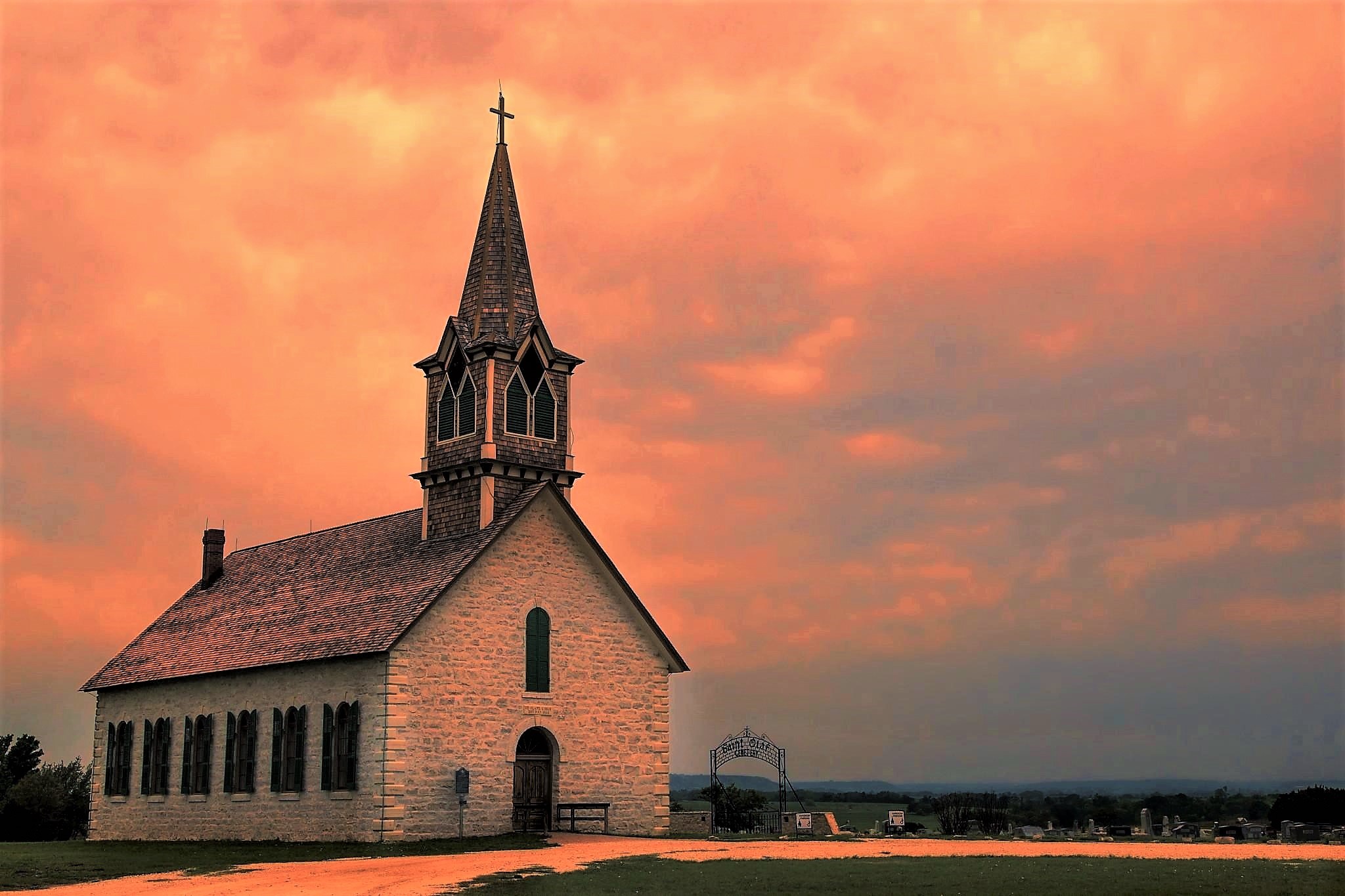 Laden Sie das Wolke, Kirche, Kapelle, Himmel, Sonnenuntergang, Religiös, Orange Farbe)-Bild kostenlos auf Ihren PC-Desktop herunter