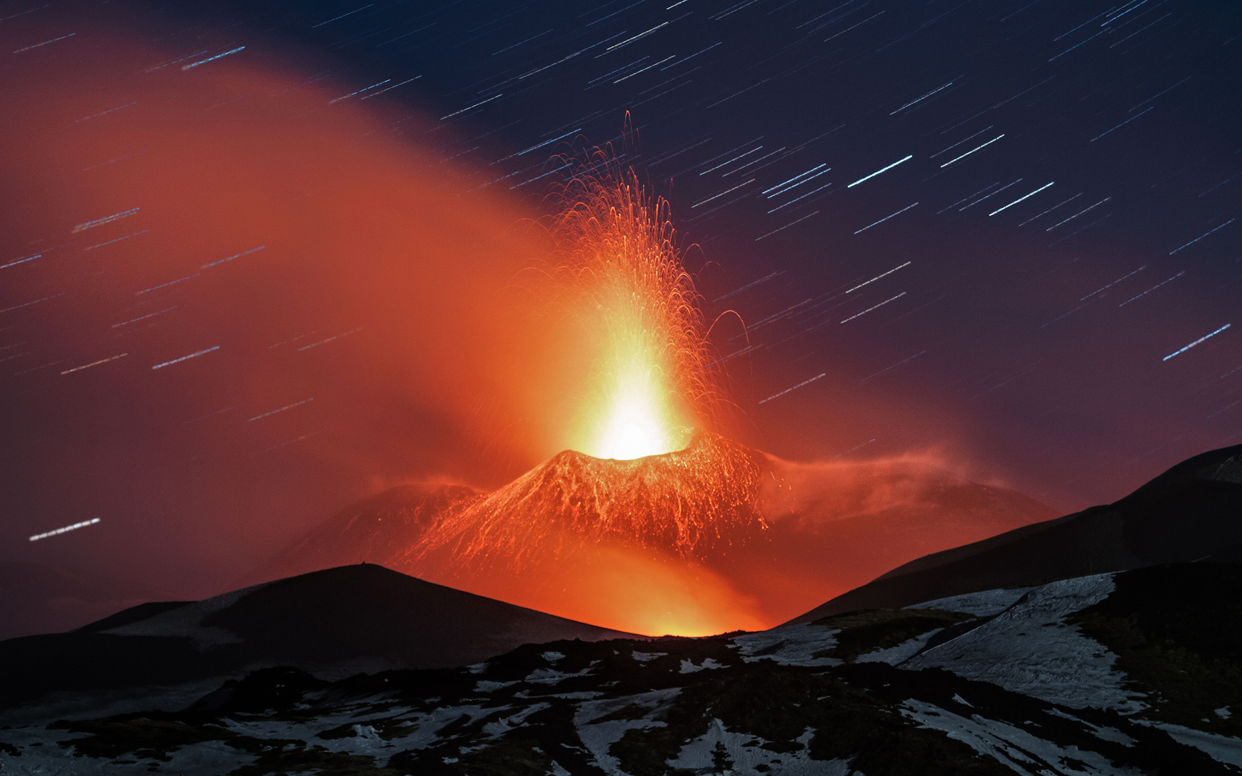Descarga gratis la imagen Naturaleza, Noche, Volcán, Lava, Rastro De Estrellas, Volcanes, Tierra/naturaleza en el escritorio de tu PC