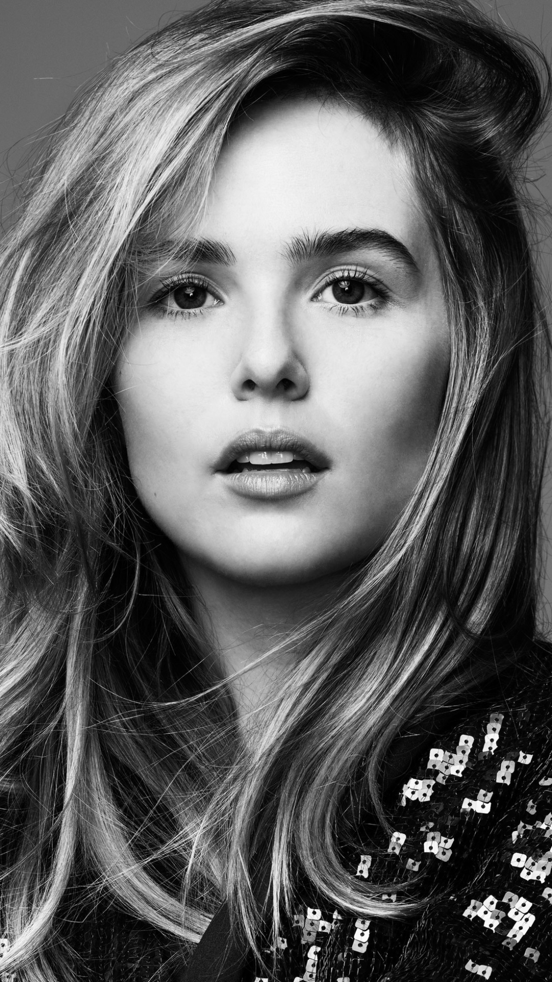 Download mobile wallpaper Face, Brunette, American, Celebrity, Black & White, Actress, Zoey Deutch for free.