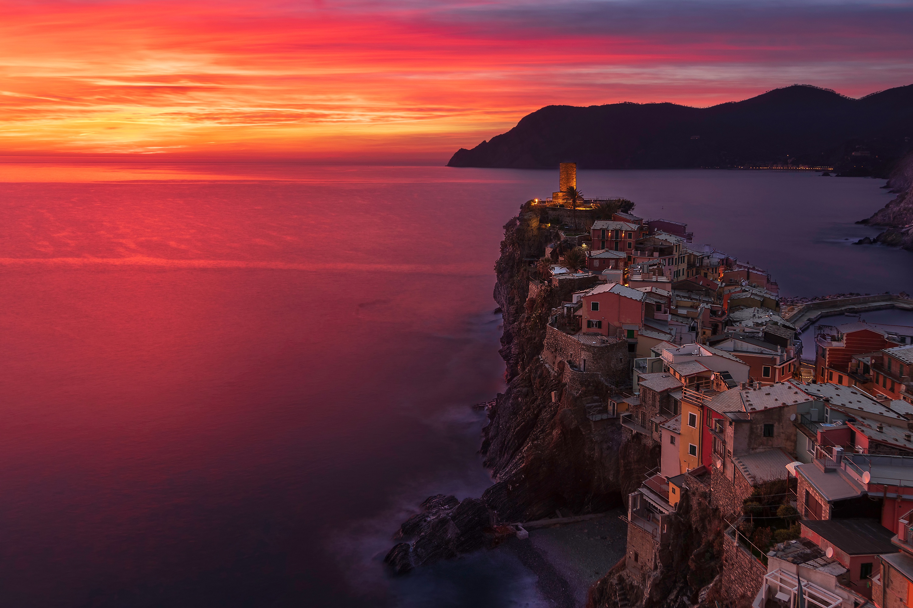 Free download wallpaper Sunset, Horizon, Village, Vernazza, Cinque Terre, Man Made, Towns on your PC desktop