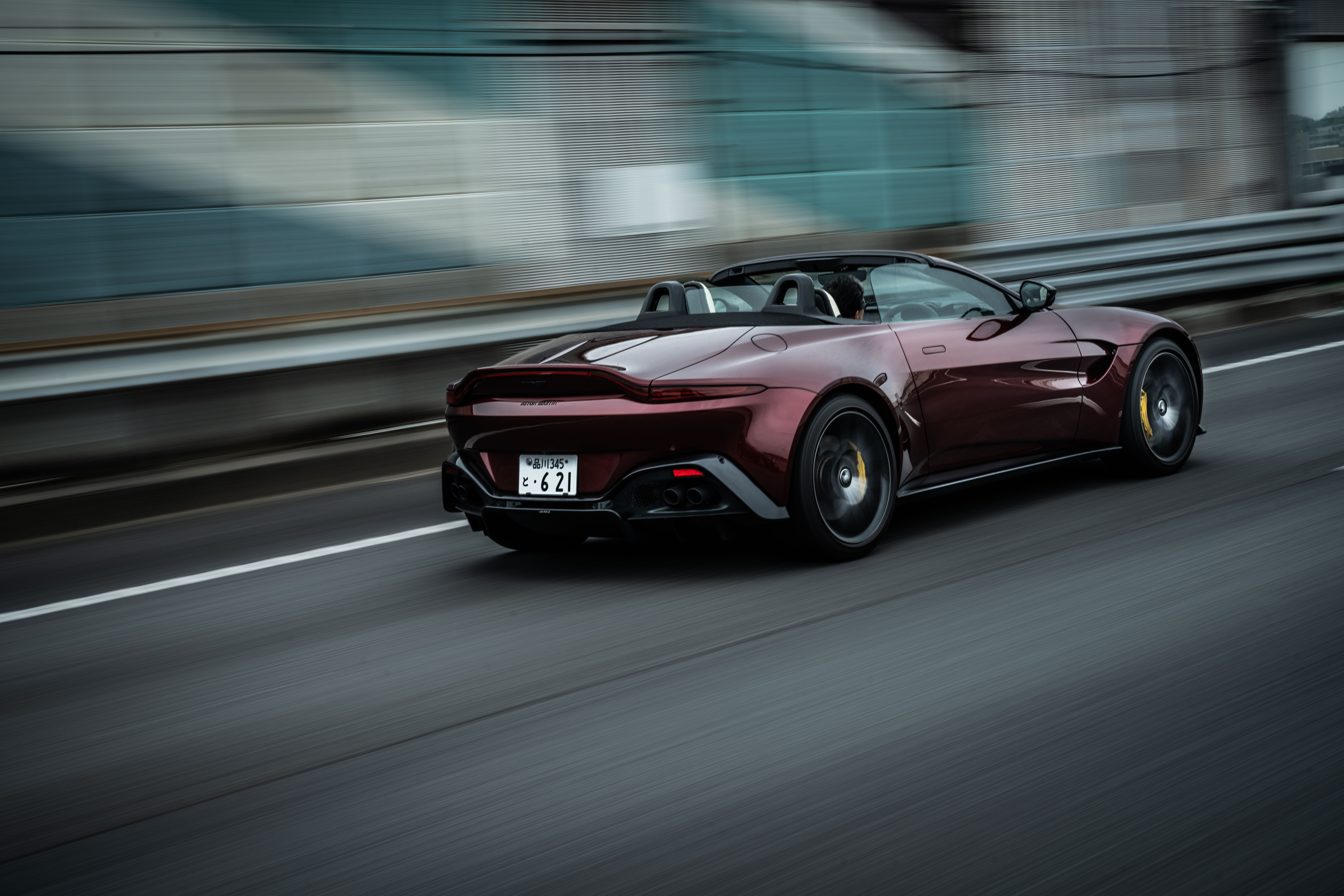 502324 Bildschirmschoner und Hintergrundbilder Aston Martin Vantage Roadster auf Ihrem Telefon. Laden Sie  Bilder kostenlos herunter