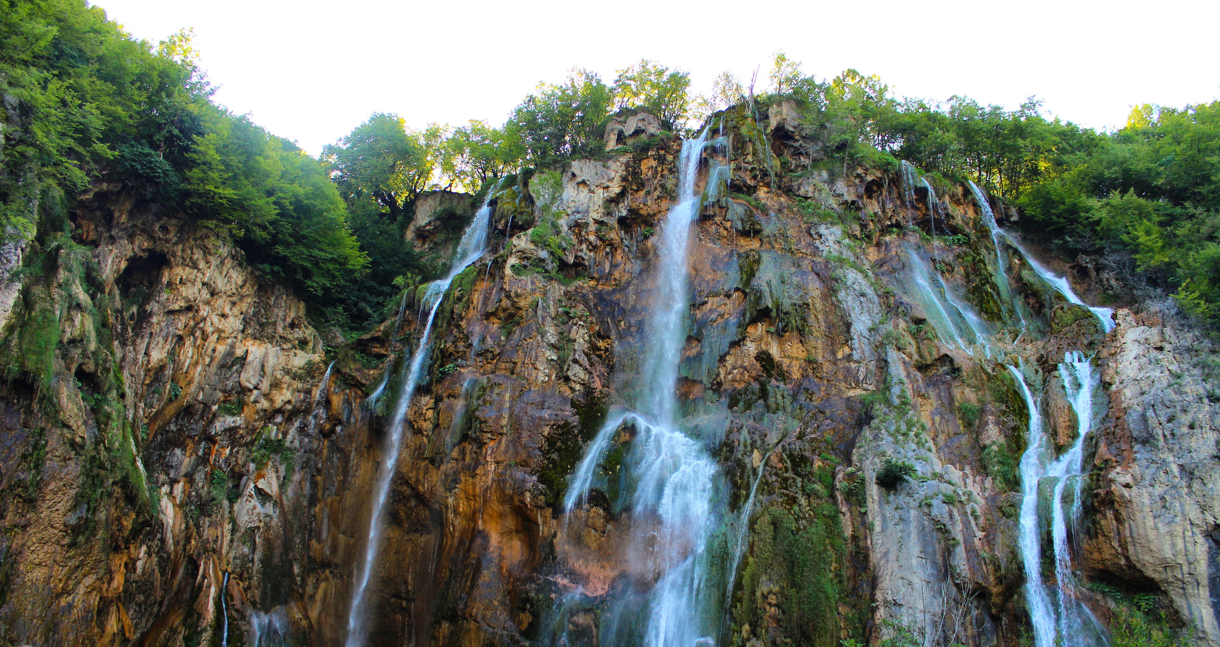 Téléchargez des papiers peints mobile Cascades, Montagne, Falaise, Terre/nature, Chûte D'eau gratuitement.