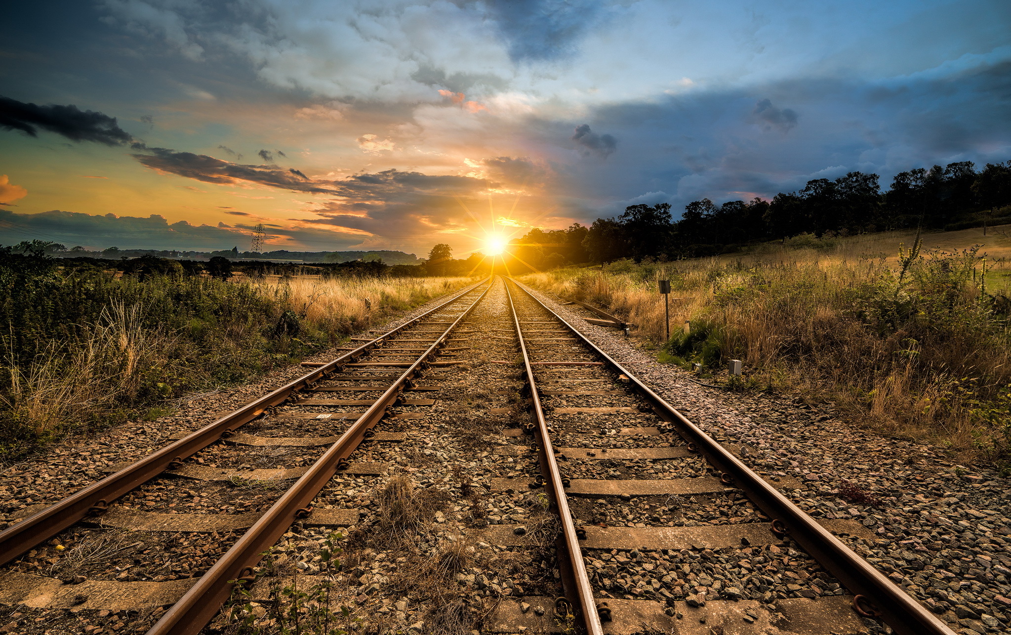 Laden Sie das Sonnenaufgang, Eisenbahn, Sonne, Menschengemacht-Bild kostenlos auf Ihren PC-Desktop herunter