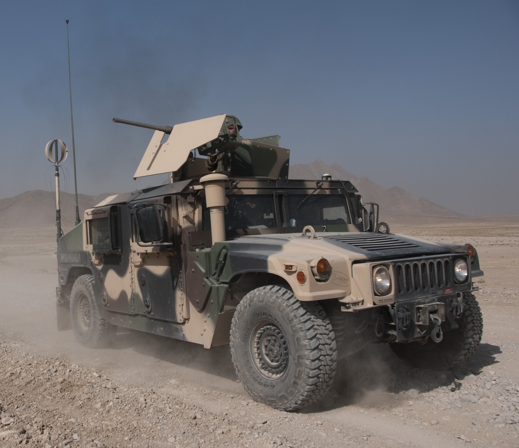 Скачати мобільні шпалери Пустеля, Військовий, Солдат, Транспортний Засіб, Кулемет, Humvee, Військова Техніка безкоштовно.