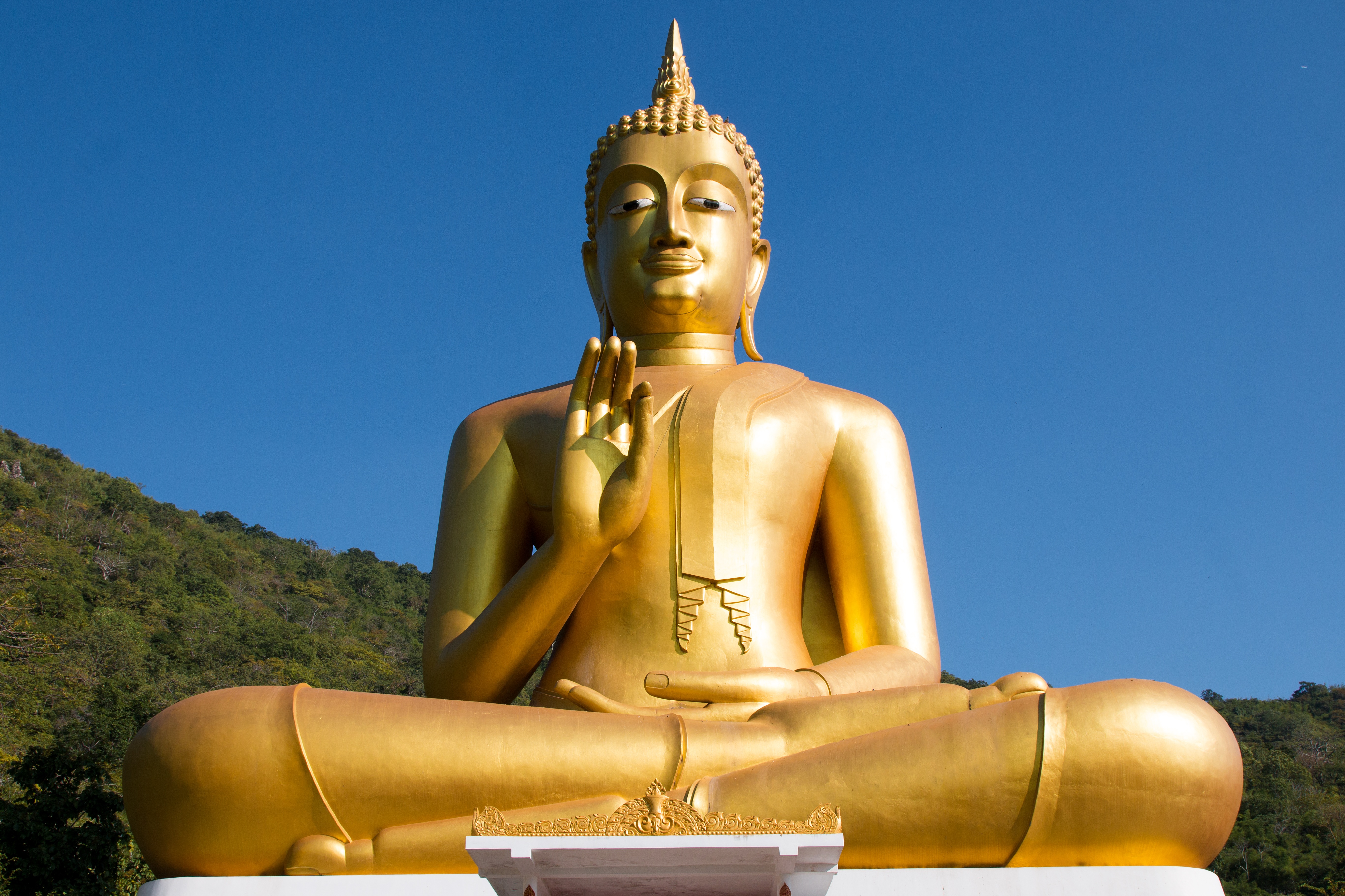 743278 Bild herunterladen religiös, buddhismus, buddha, golden, religion, statue - Hintergrundbilder und Bildschirmschoner kostenlos