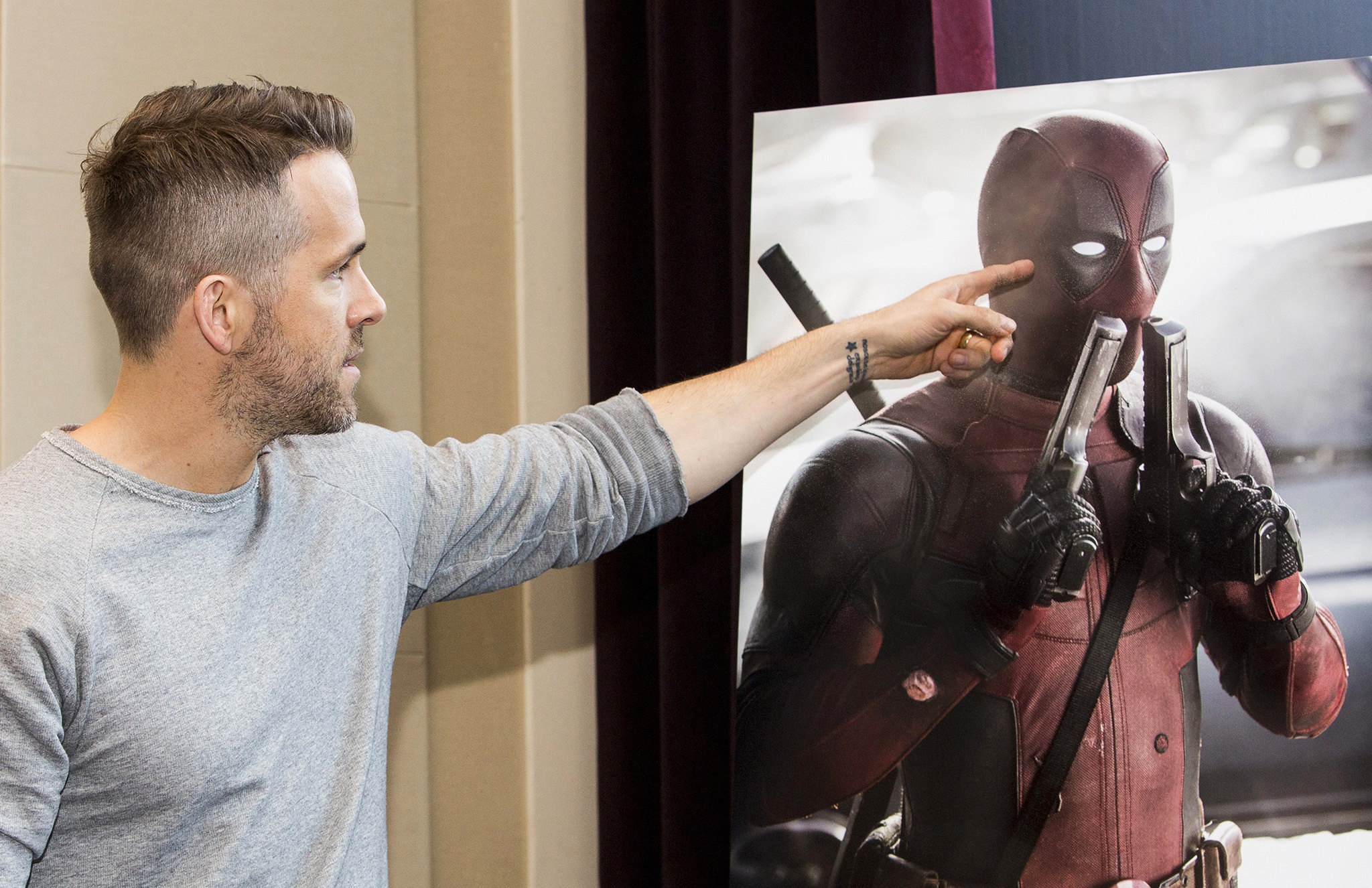 Handy-Wallpaper Schauspieler, Ryan Reynolds, Kanadisch, Berühmtheiten kostenlos herunterladen.