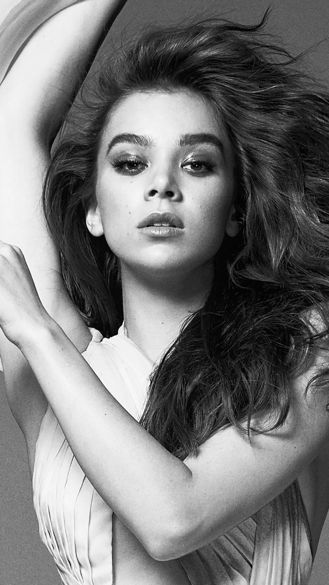 Download mobile wallpaper Monochrome, Singer, American, Celebrity, Actress, Hailee Steinfeld for free.