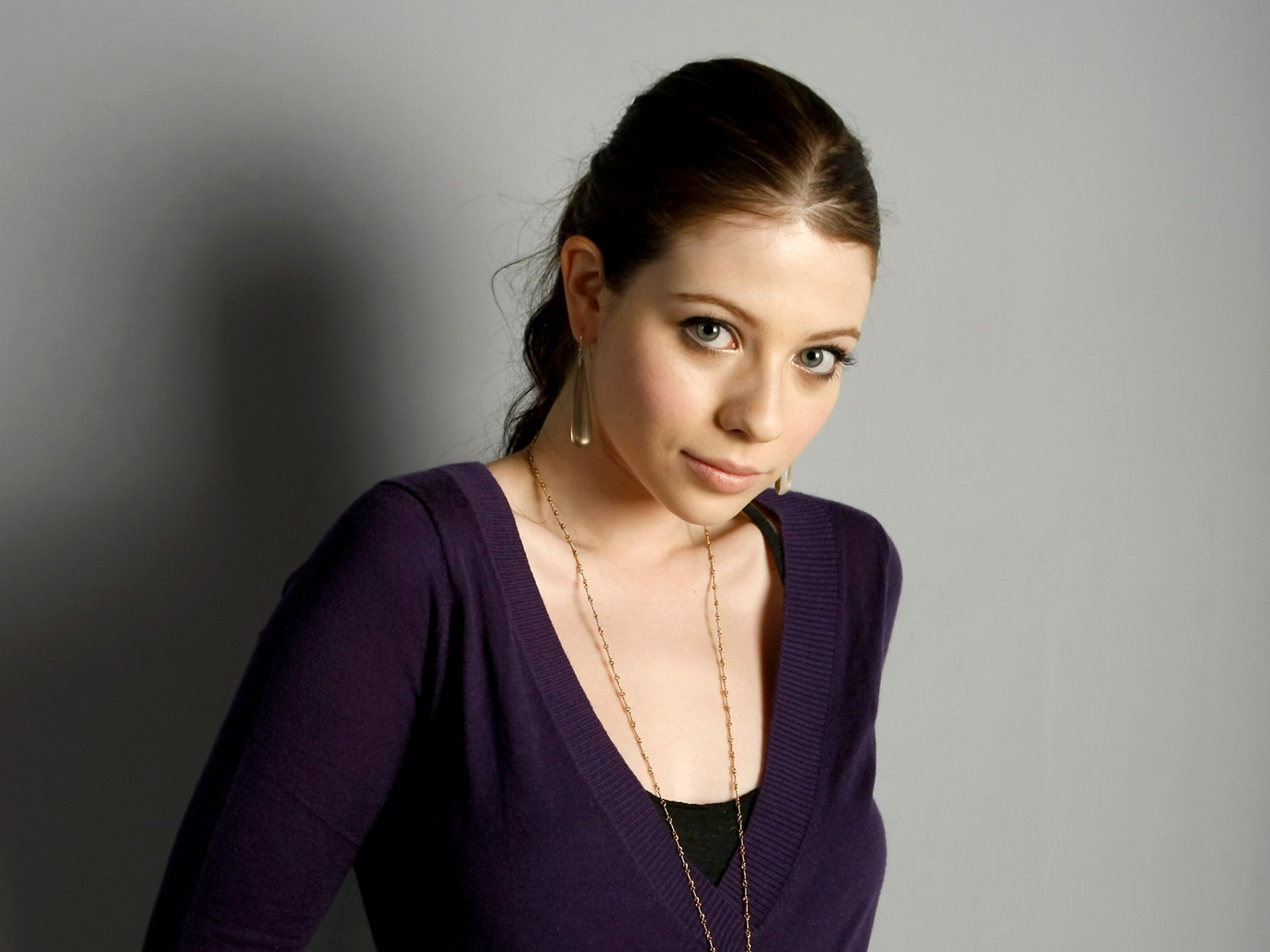 Download mobile wallpaper Celebrity, Actress, Michelle Trachtenberg for free.