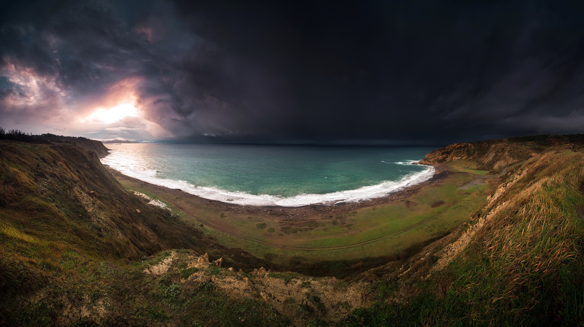 Handy-Wallpaper Natur, Strand, Horizont, Küste, Ozean, Klippe, Sturm, Wolke, Meer, Erde/natur kostenlos herunterladen.