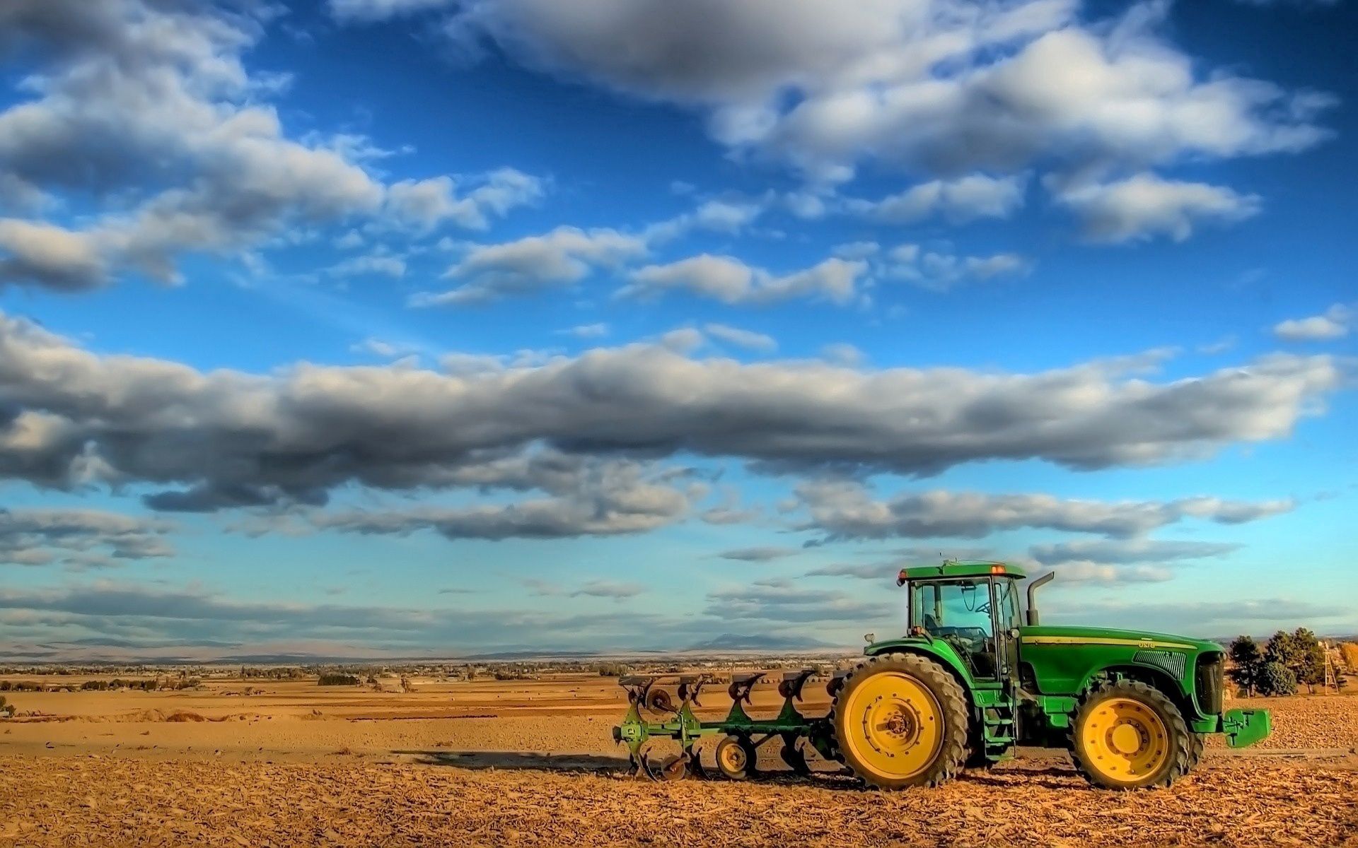 114884 Bild herunterladen traktor, natur, clouds, feld, landwirtschaft, pflügen - Hintergrundbilder und Bildschirmschoner kostenlos