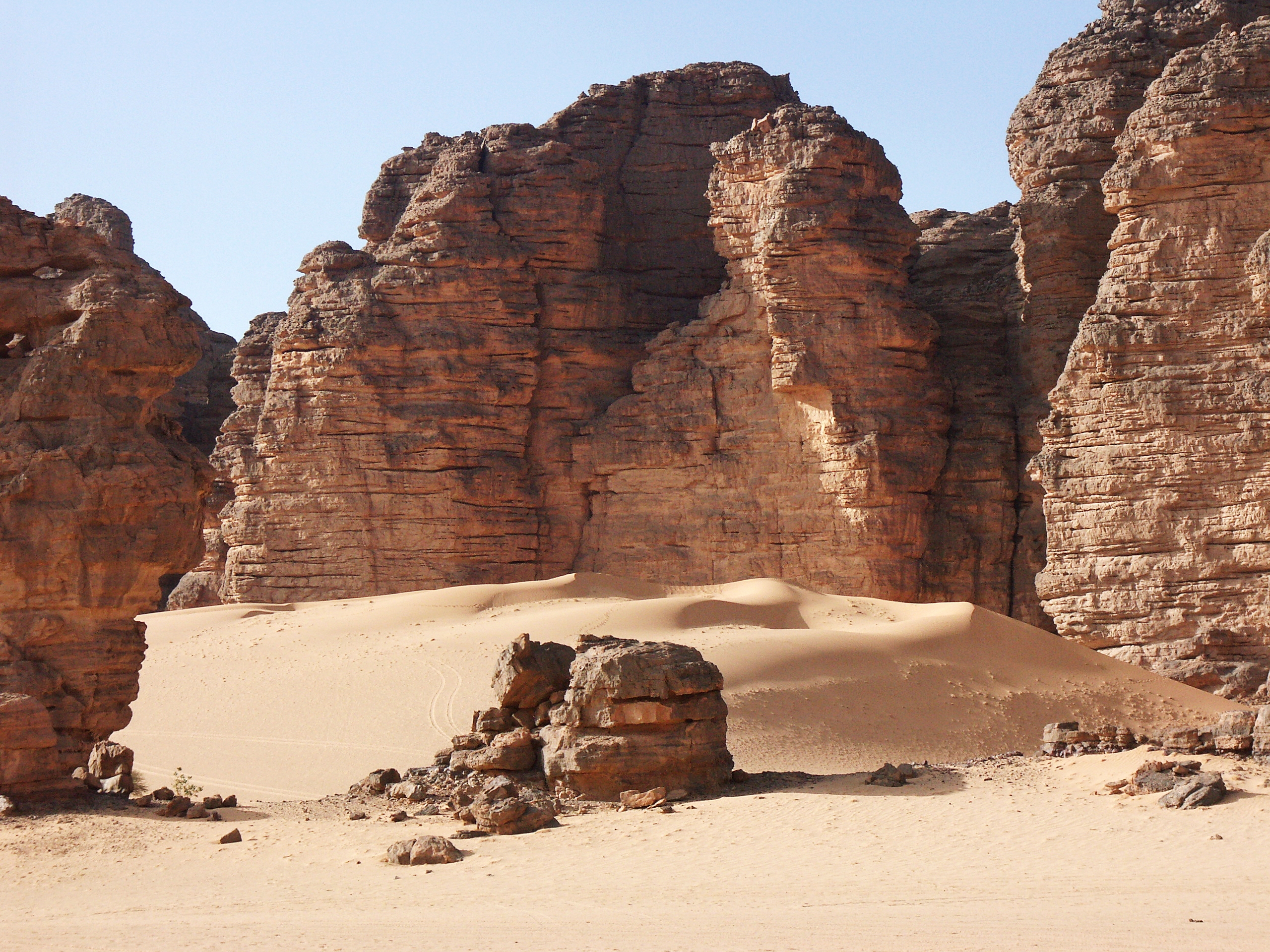 Descarga gratis la imagen Desierto, Roca, Piedra, Duna, Sáhara, Argelia, Tierra/naturaleza, Tassili N'ajjer en el escritorio de tu PC