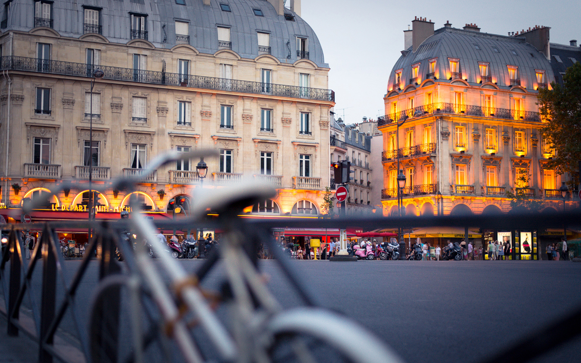 Скачать картинку Франция, Здание, Улица, Города, Сделано Человеком, Париж, Город в телефон бесплатно.