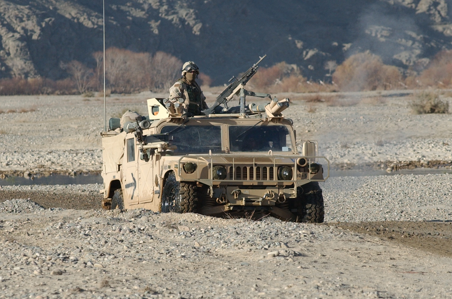 520729 descargar imagen vehículo, vehículos militares, militar, soldado: fondos de pantalla y protectores de pantalla gratis