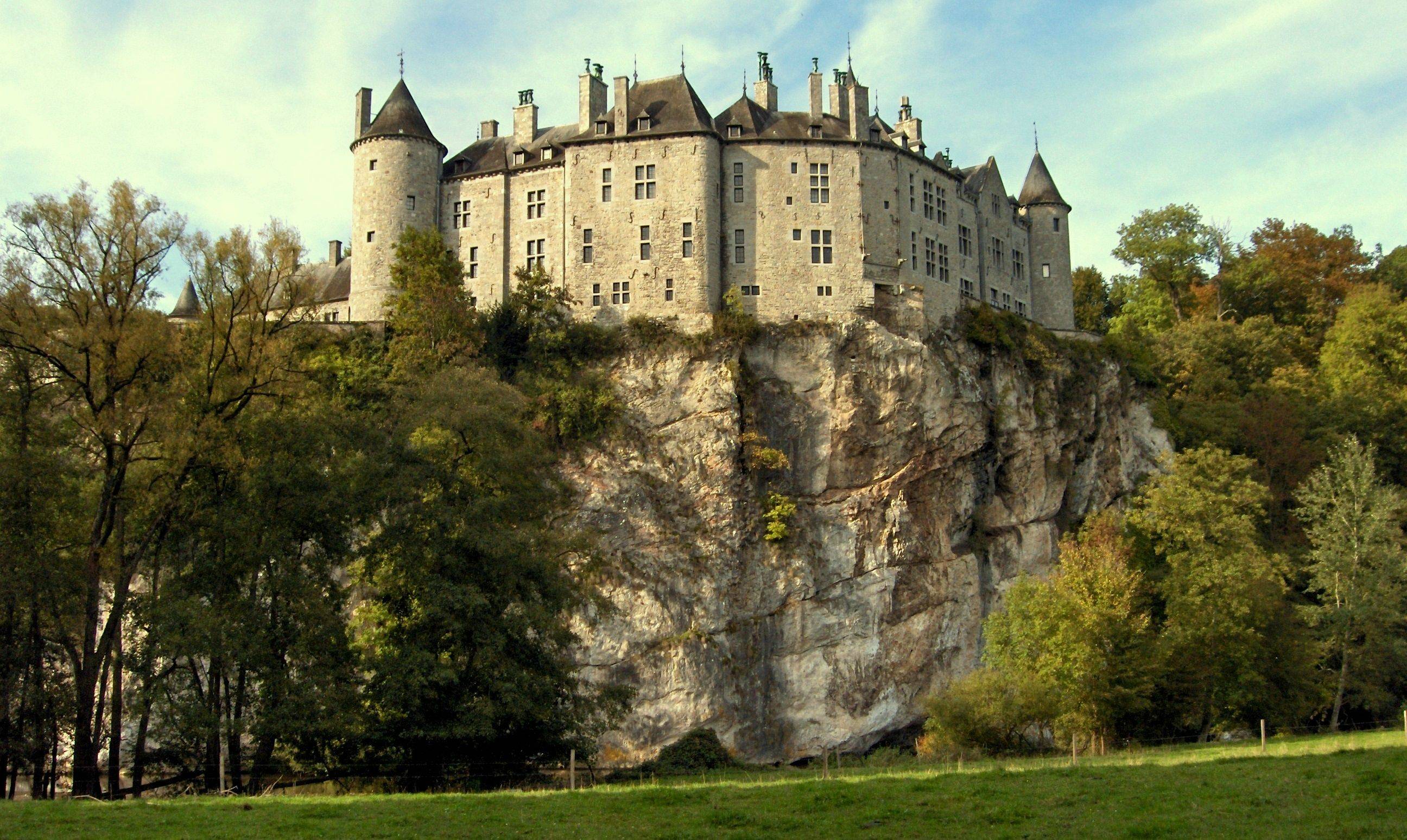 Die besten Burg Walzin-Hintergründe für den Telefonbildschirm