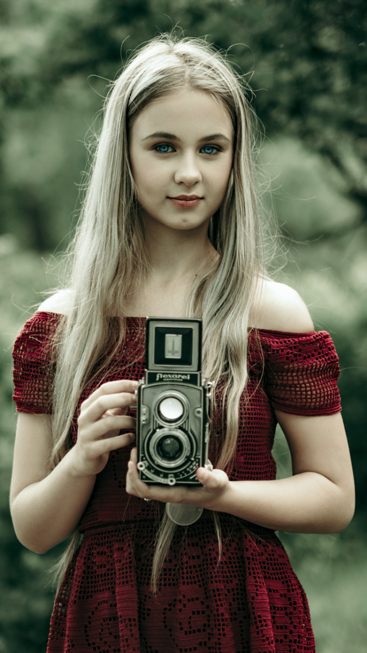 Handy-Wallpaper Kamera, Blond, Modell, Frauen, Blaue Augen, Blondinen kostenlos herunterladen.