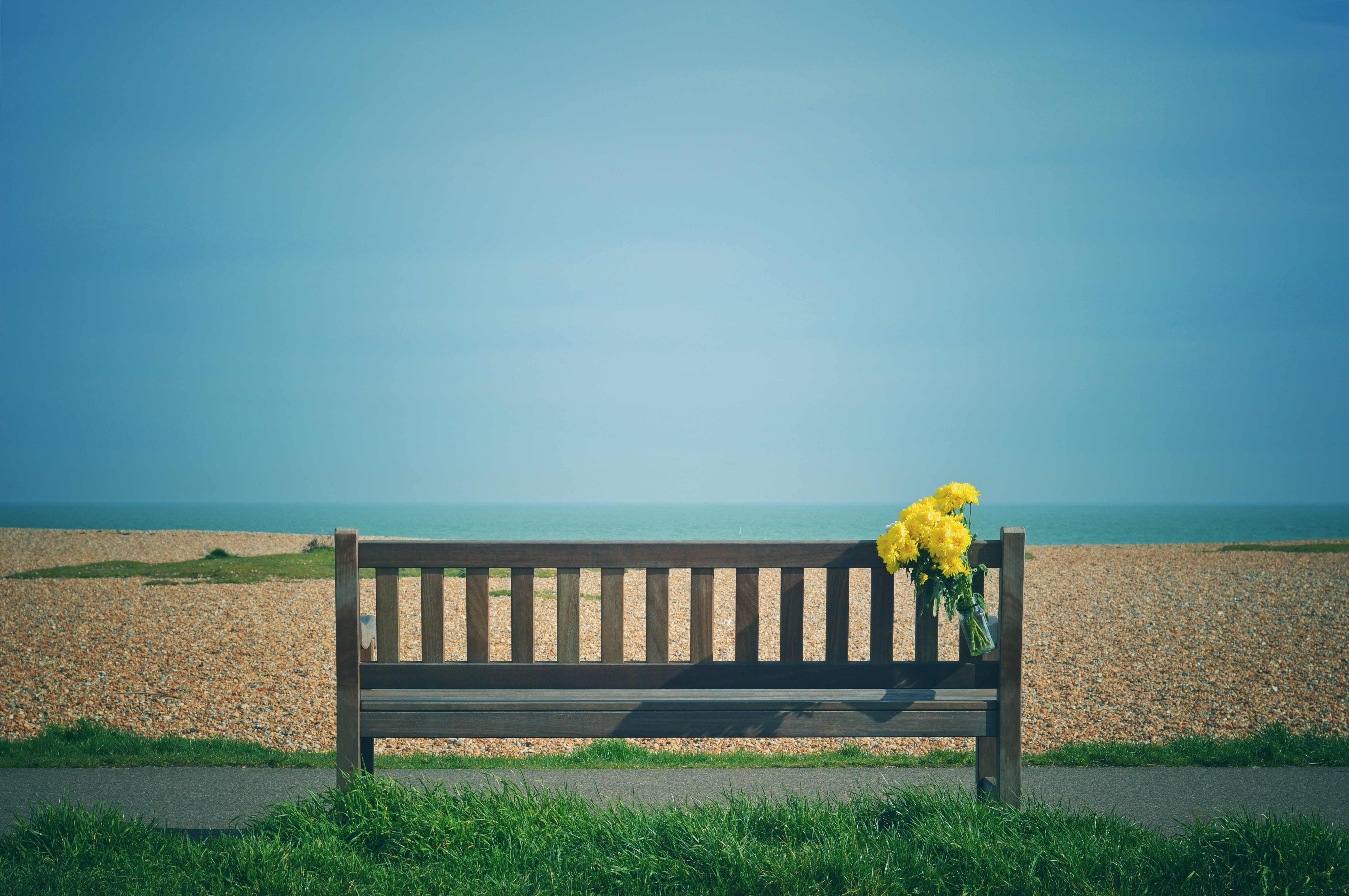 bench, yellow, flowers, beach, miscellanea, miscellaneous, bouquet Full HD