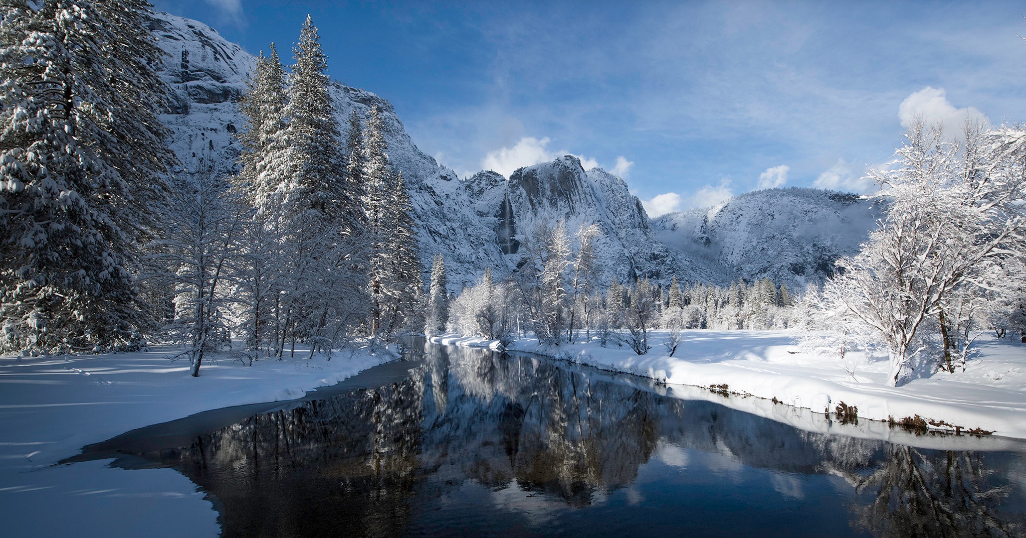 Descarga gratis la imagen Invierno, Nieve, Rio, Montaña, California, Parque Nacional, Parque Nacional De Yosemite, Sierra Nevada, Tierra/naturaleza, Reflejo, Río Merced en el escritorio de tu PC