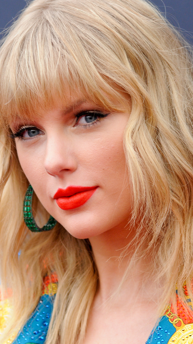 Download mobile wallpaper Music, Singer, Blonde, Face, American, Taylor Swift, Lipstick for free.