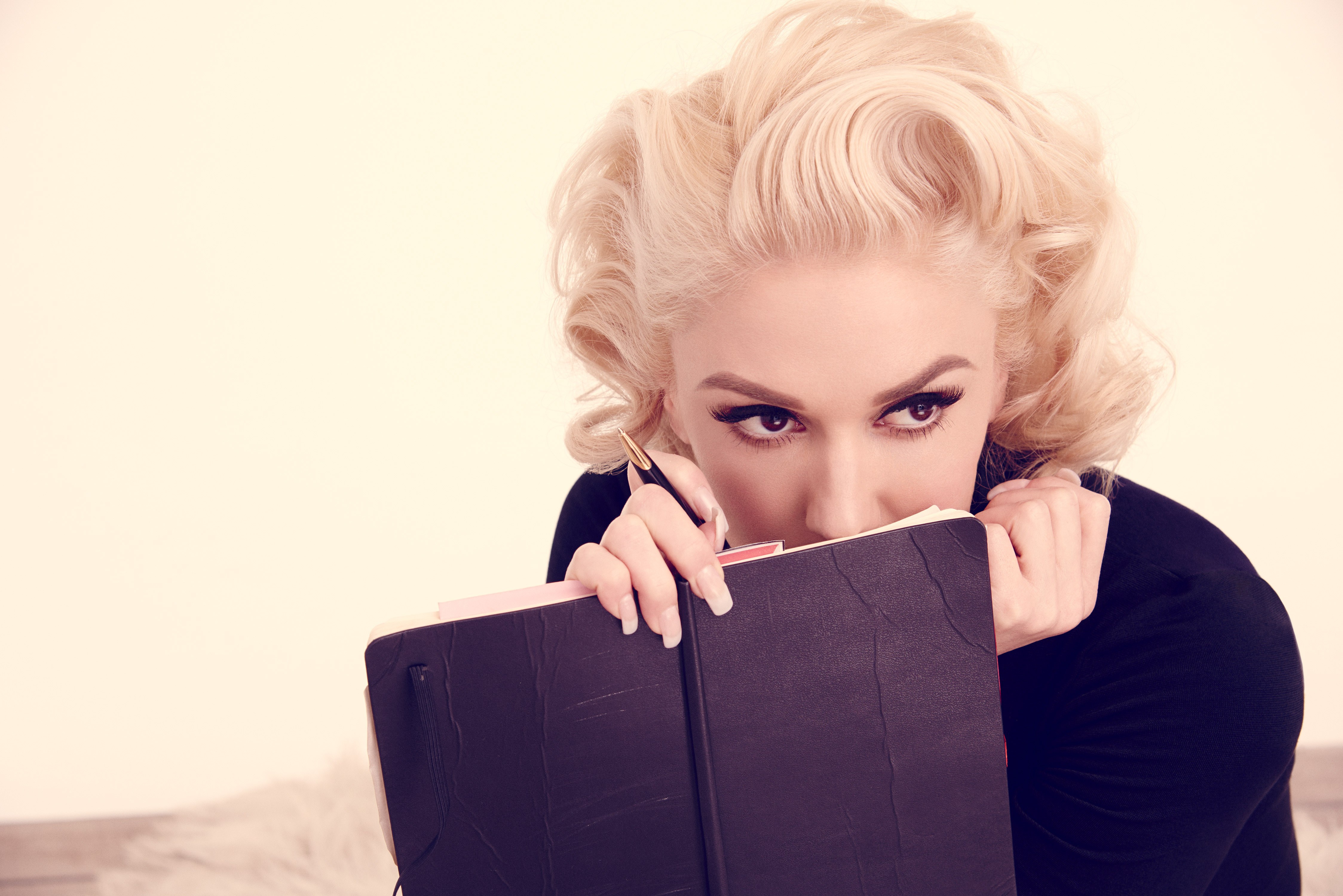 Laden Sie das Musik, Sänger, Amerikanisch, Blondinen, Braune Augen, Gwen Stefani-Bild kostenlos auf Ihren PC-Desktop herunter