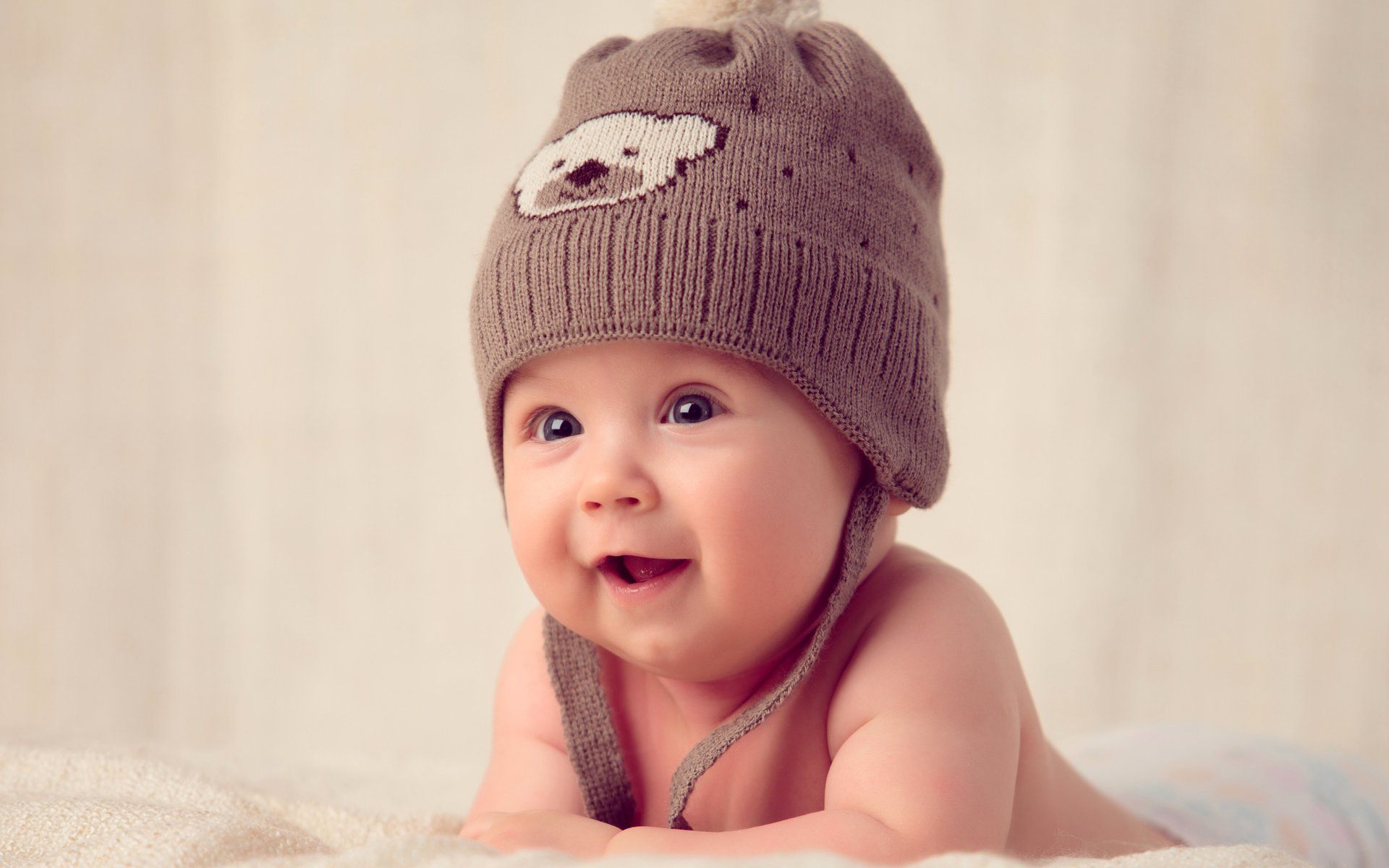 無料モバイル壁紙帽子, 青い目, 笑顔, 写真撮影, 赤ちゃんをダウンロードします。