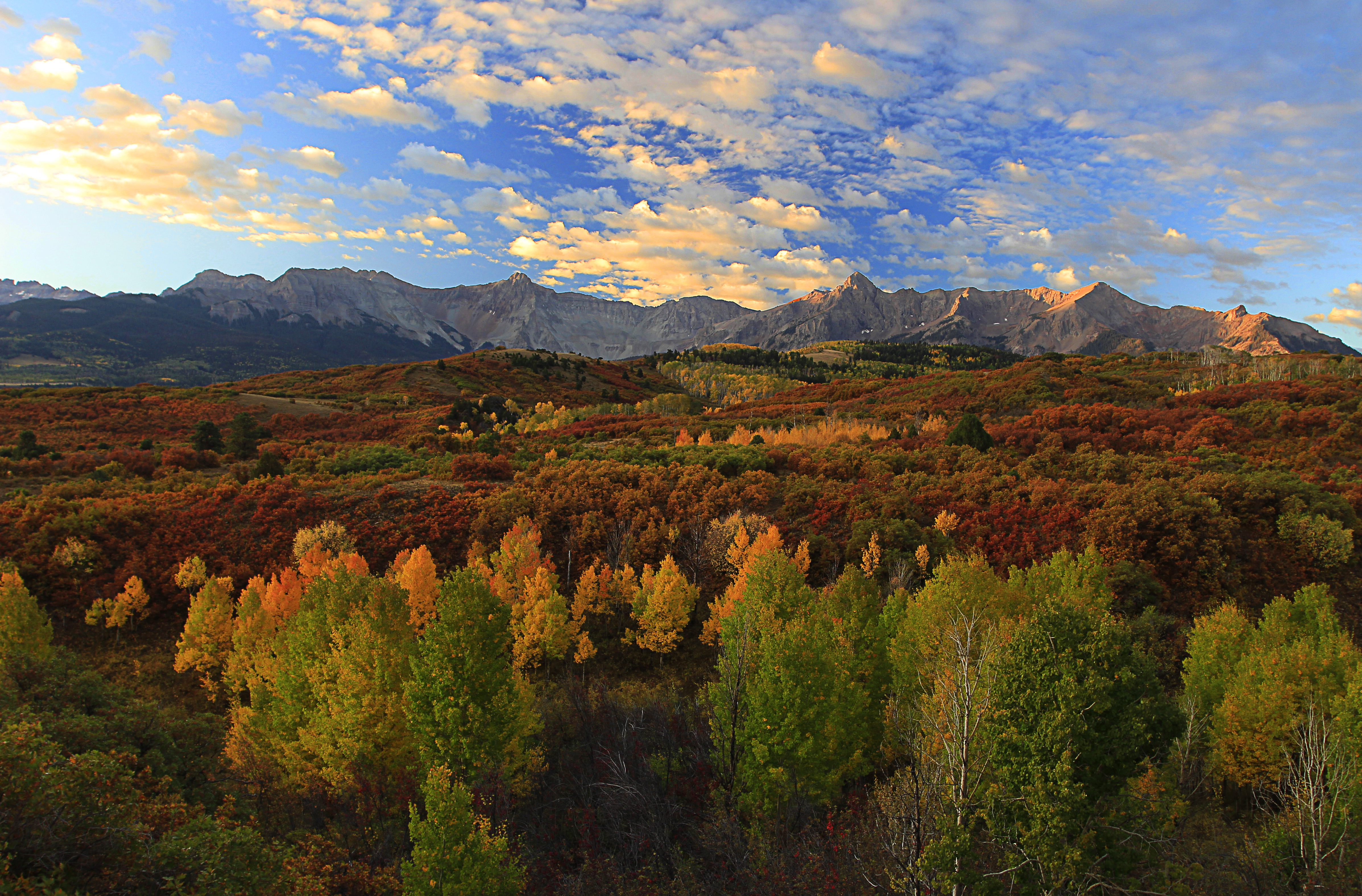 無料モバイル壁紙風景, 自然, 秋, 山, 森, 地球, 空, クラウドをダウンロードします。